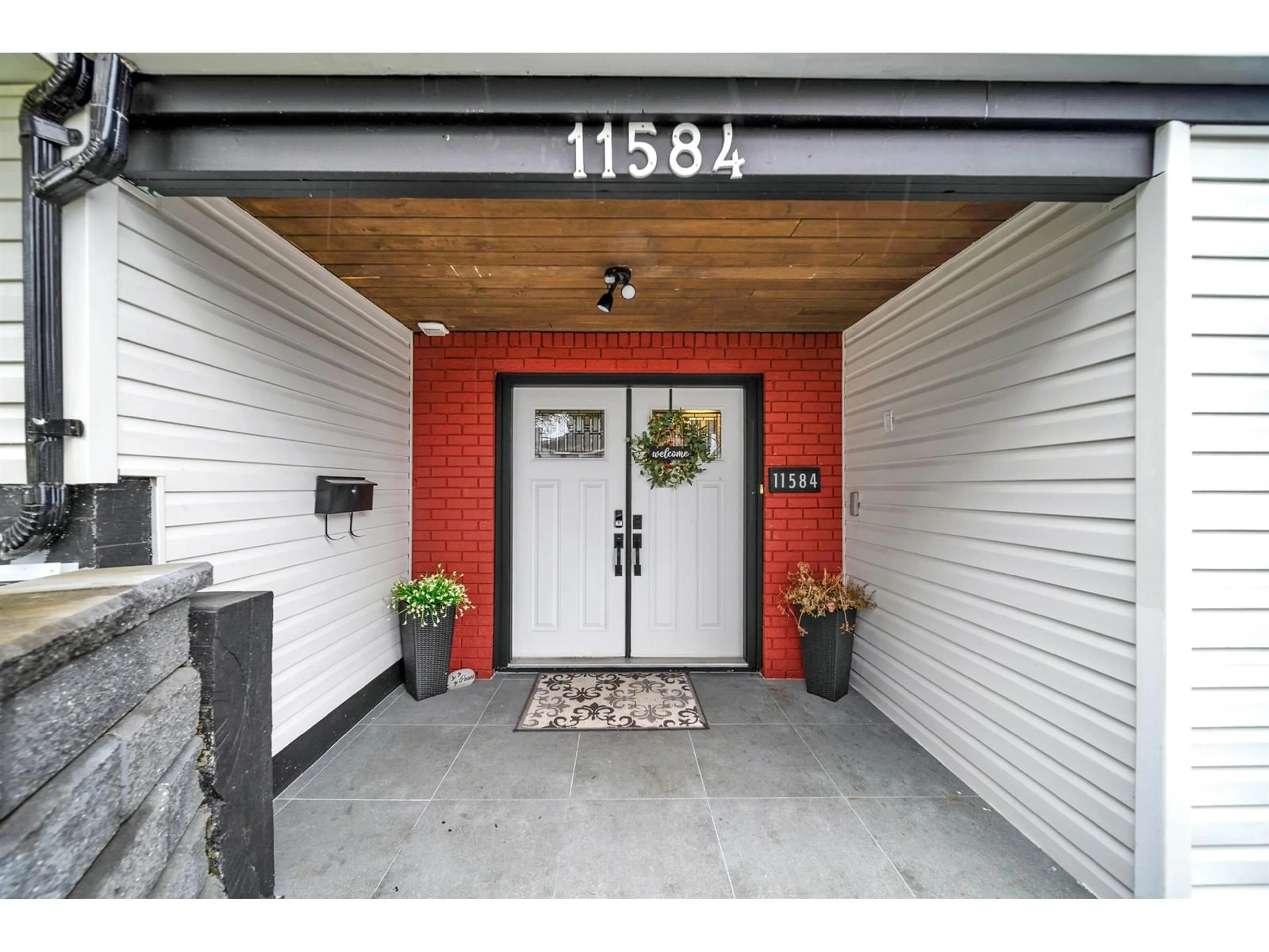 Indoor entryway for 11584 77A, Delta British Columbia V4C1M7