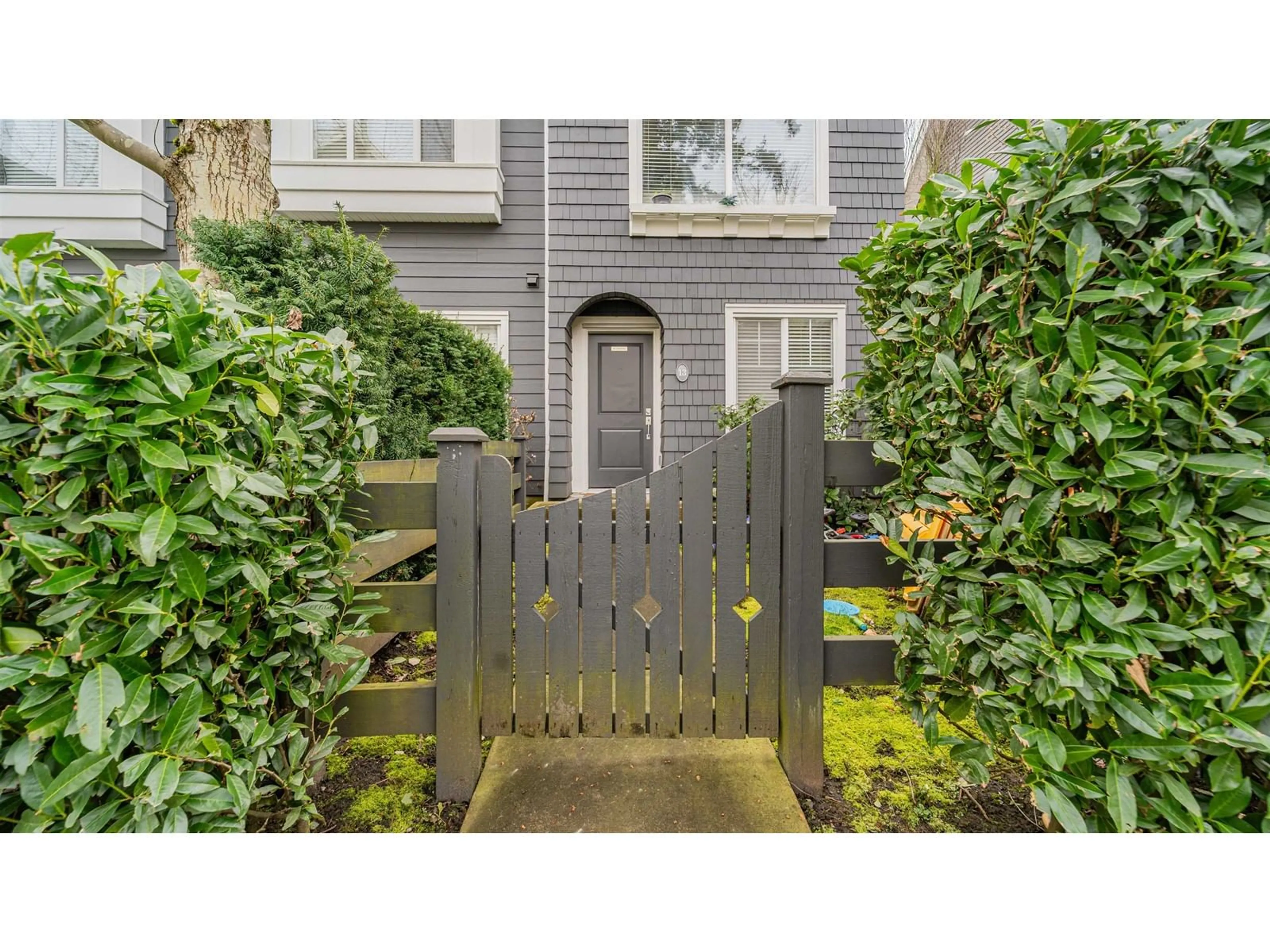 Indoor entryway for 13 - 14955 60, Surrey British Columbia V3S1R8