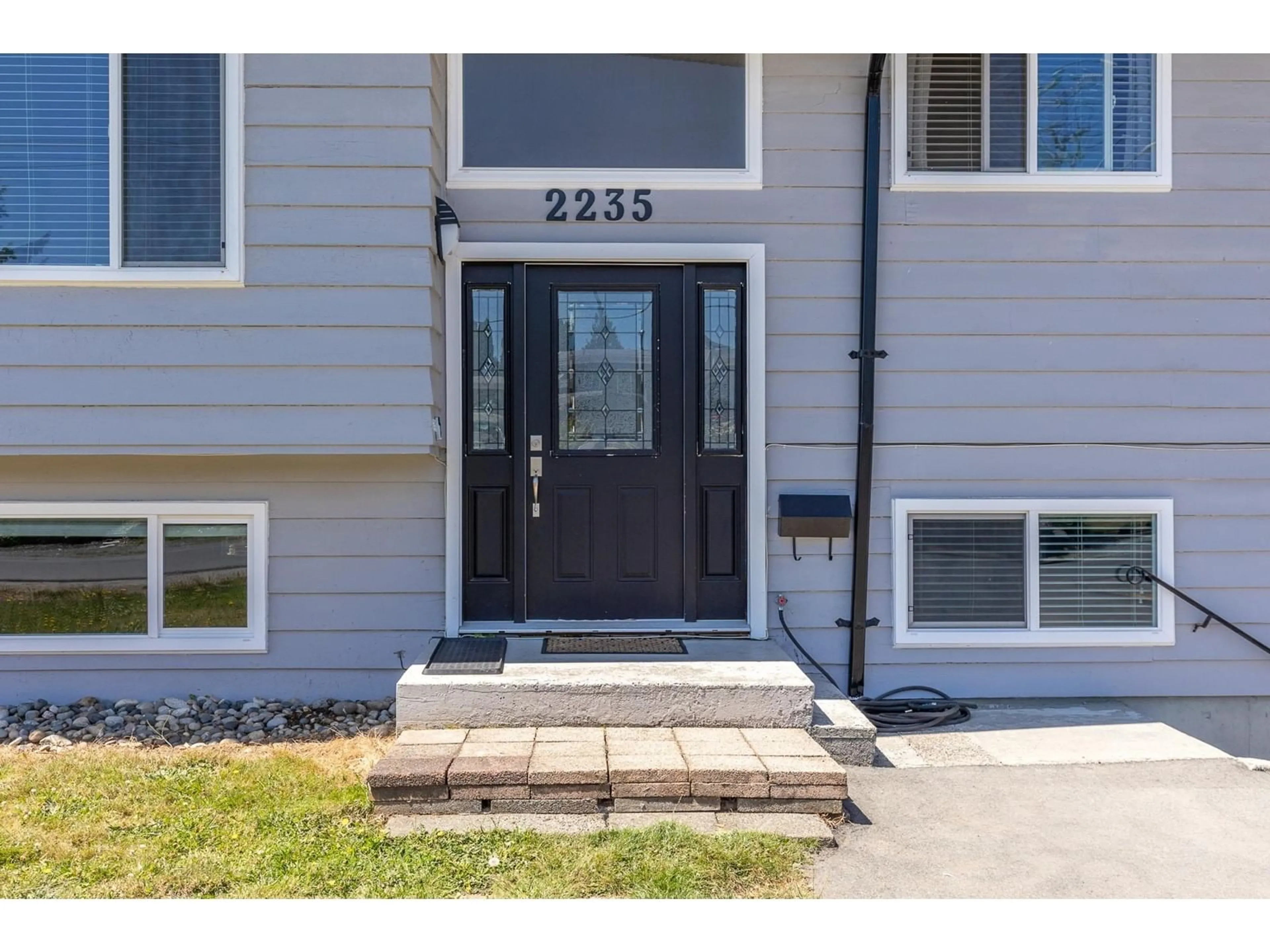 Indoor entryway for 2235 BROADWAY STREET, Abbotsford British Columbia V2T3G6