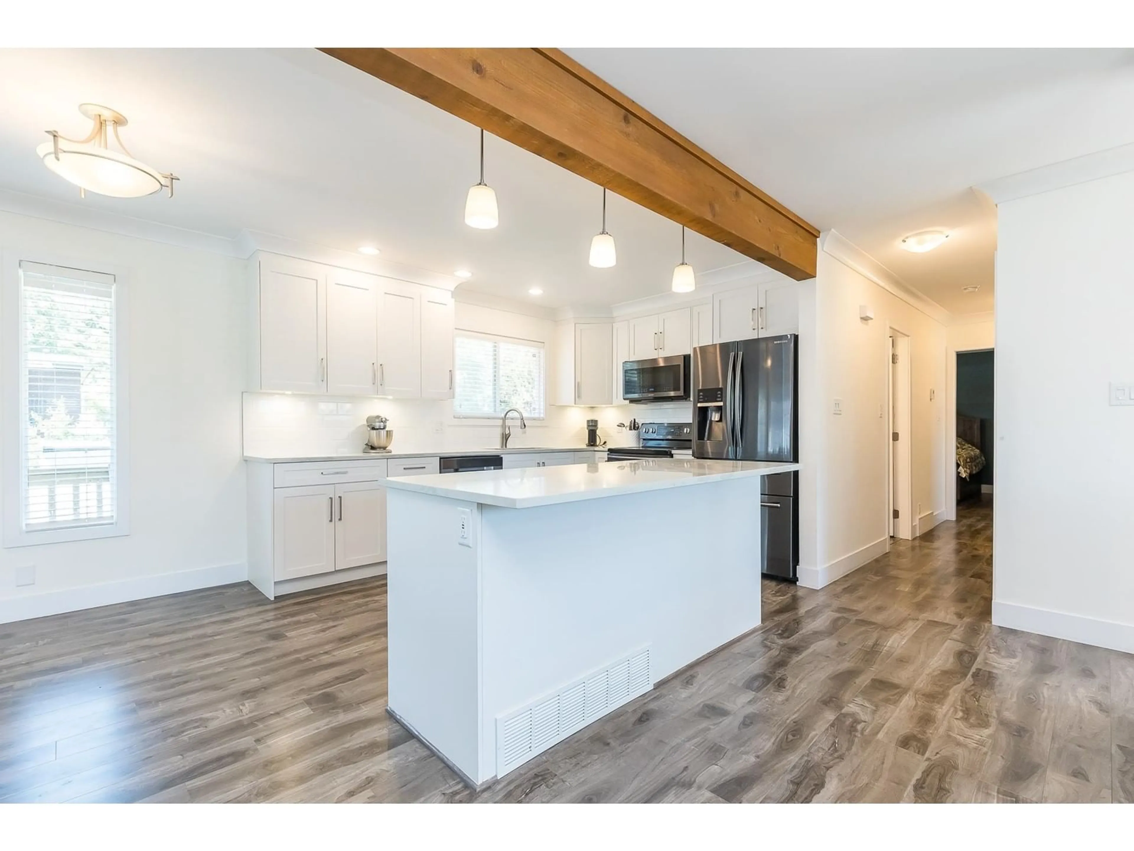 Open concept kitchen, wood/laminate floor for 2235 BROADWAY STREET, Abbotsford British Columbia V2T3G6