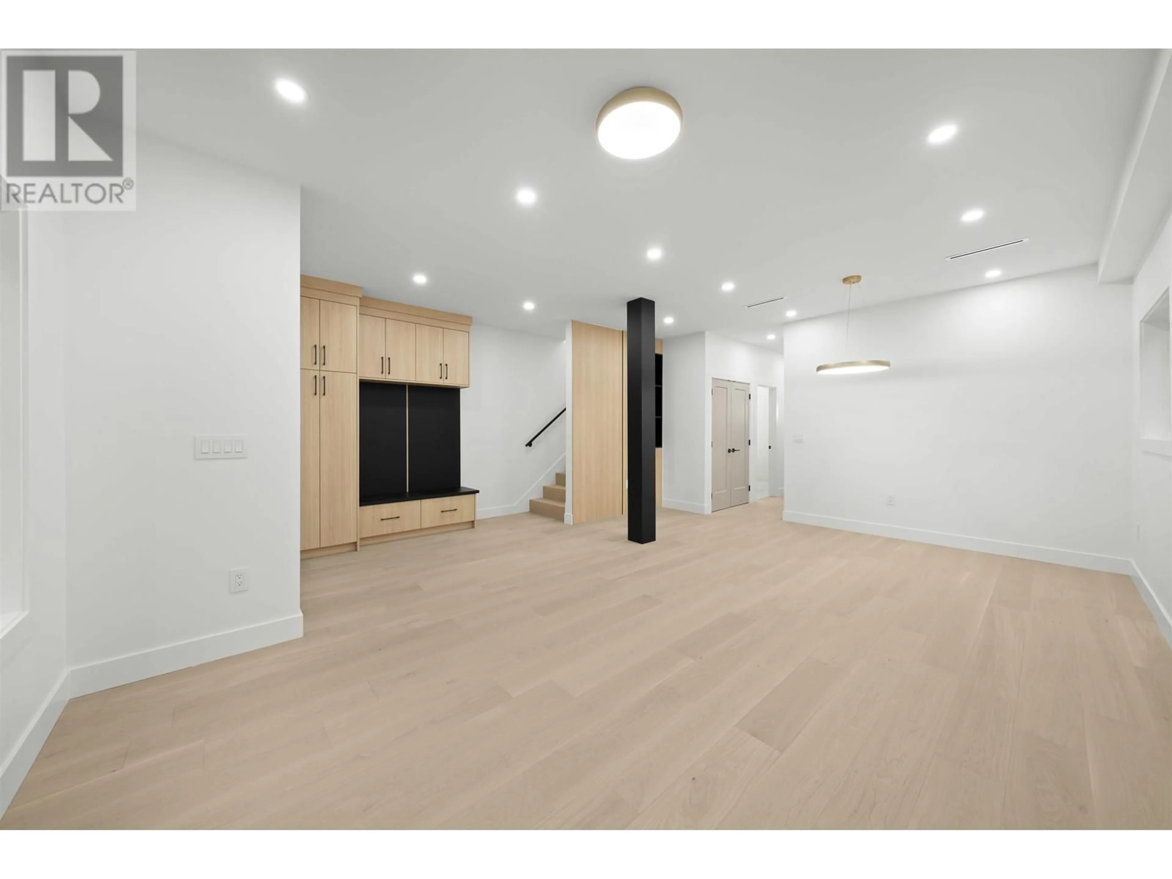 Unknown for 5628 CHAFFEY AVENUE, Burnaby British Columbia V5H2S3