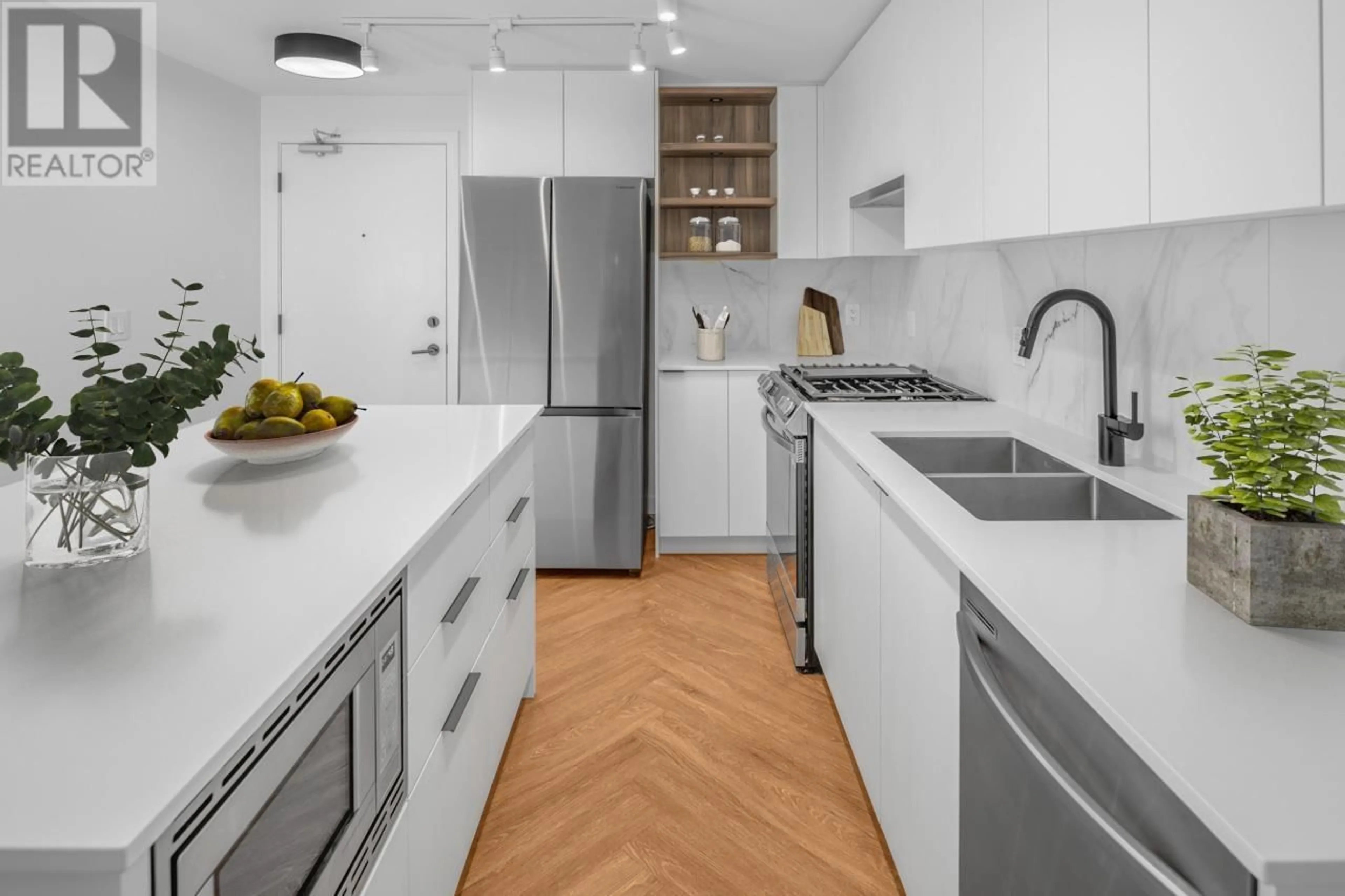 Contemporary kitchen, ceramic/tile floor for 619 - 3229 ST JOHNS STREET, Port Moody British Columbia V3H0M4