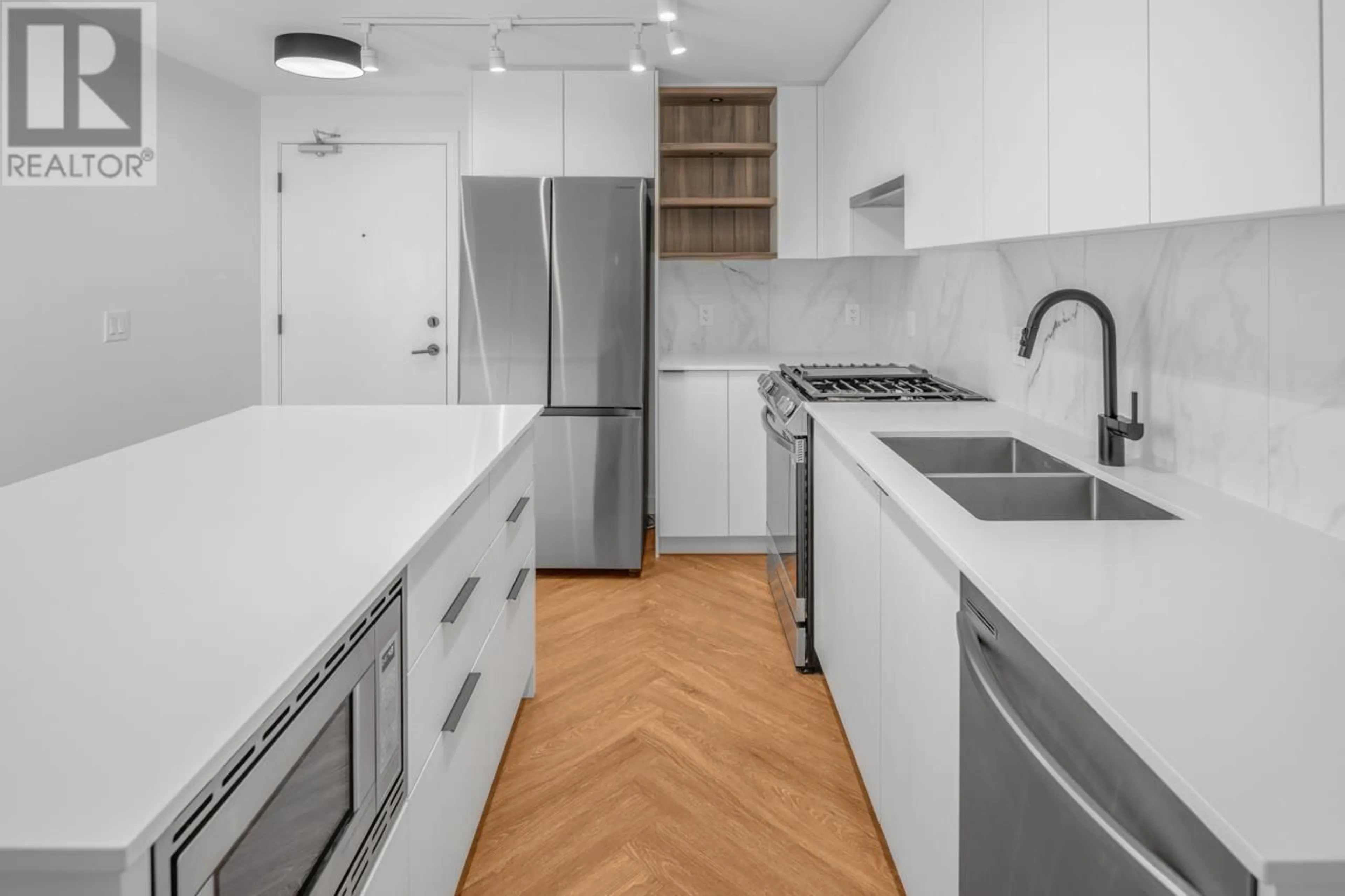 Standard kitchen, unknown for 619 - 3229 ST JOHNS STREET, Port Moody British Columbia V3H0M4