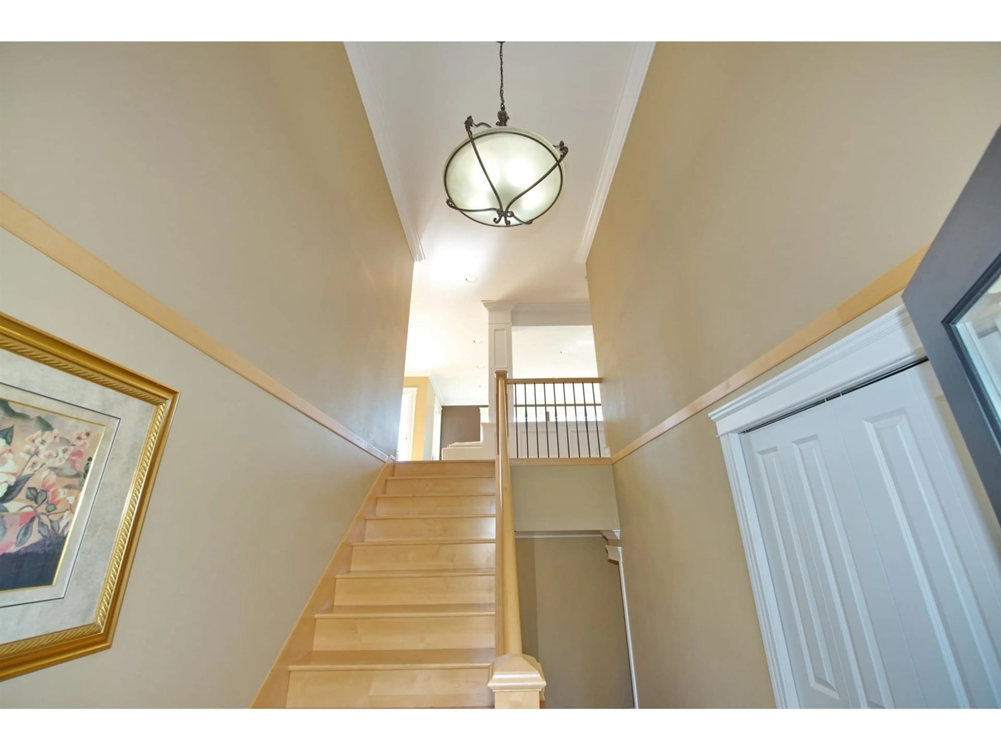 Indoor foyer for 13018 MARINE, Surrey British Columbia V4A1E4