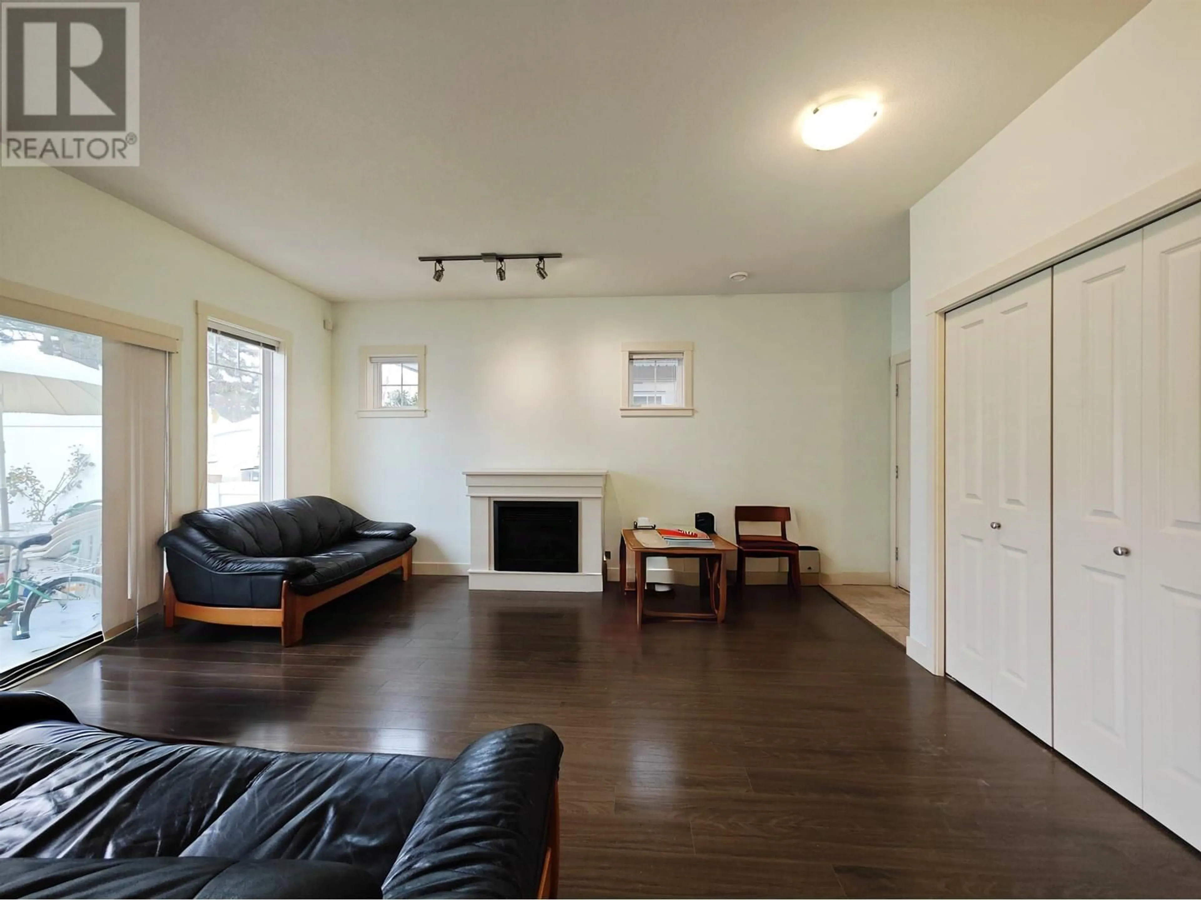 Living room with furniture, wood/laminate floor for 34 - 11393 STEVESTON HIGHWAY, Richmond British Columbia V7A1N8