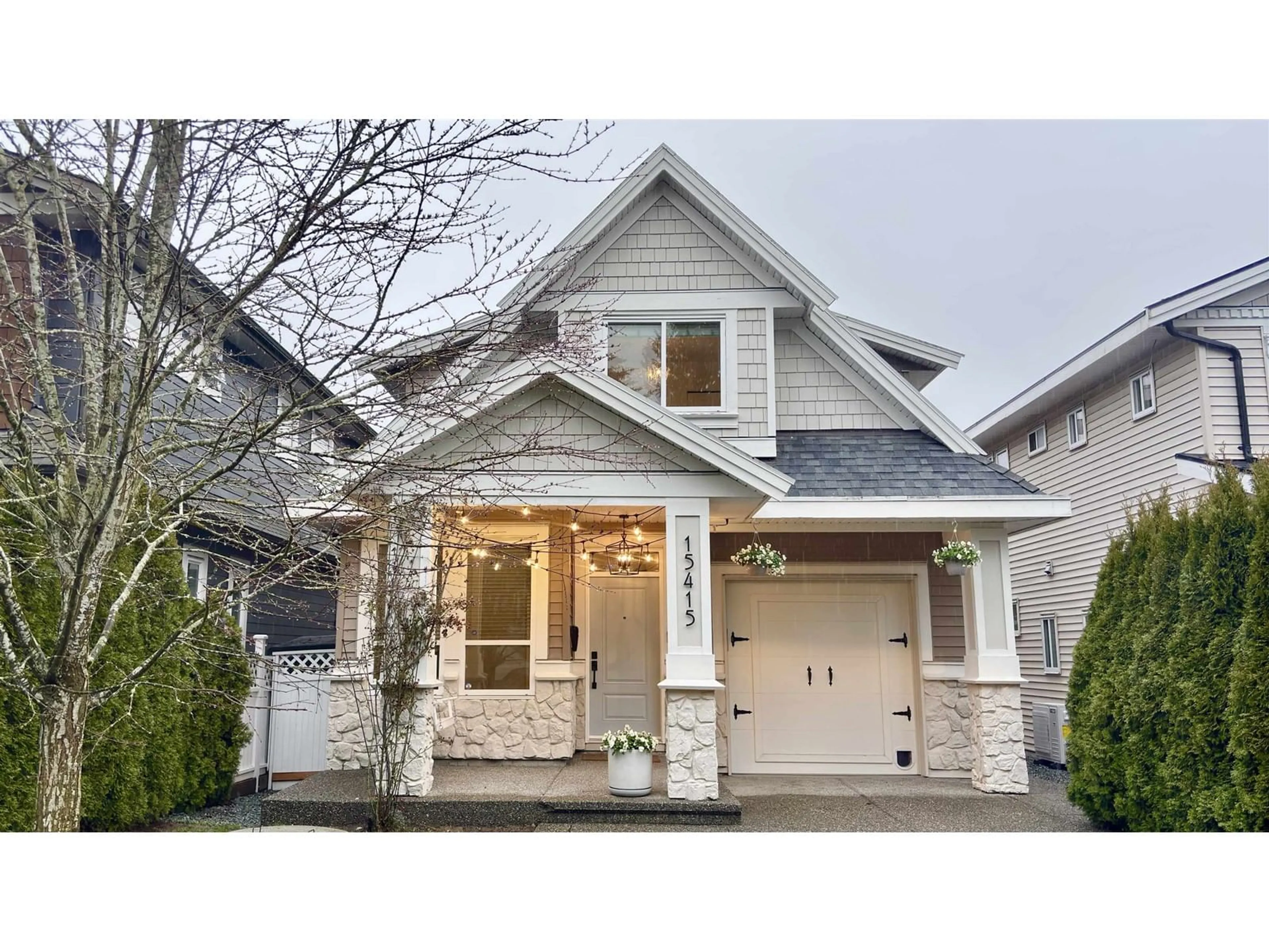 Home with vinyl exterior material, street for 15415 THRIFT, White Rock British Columbia V4B2L8