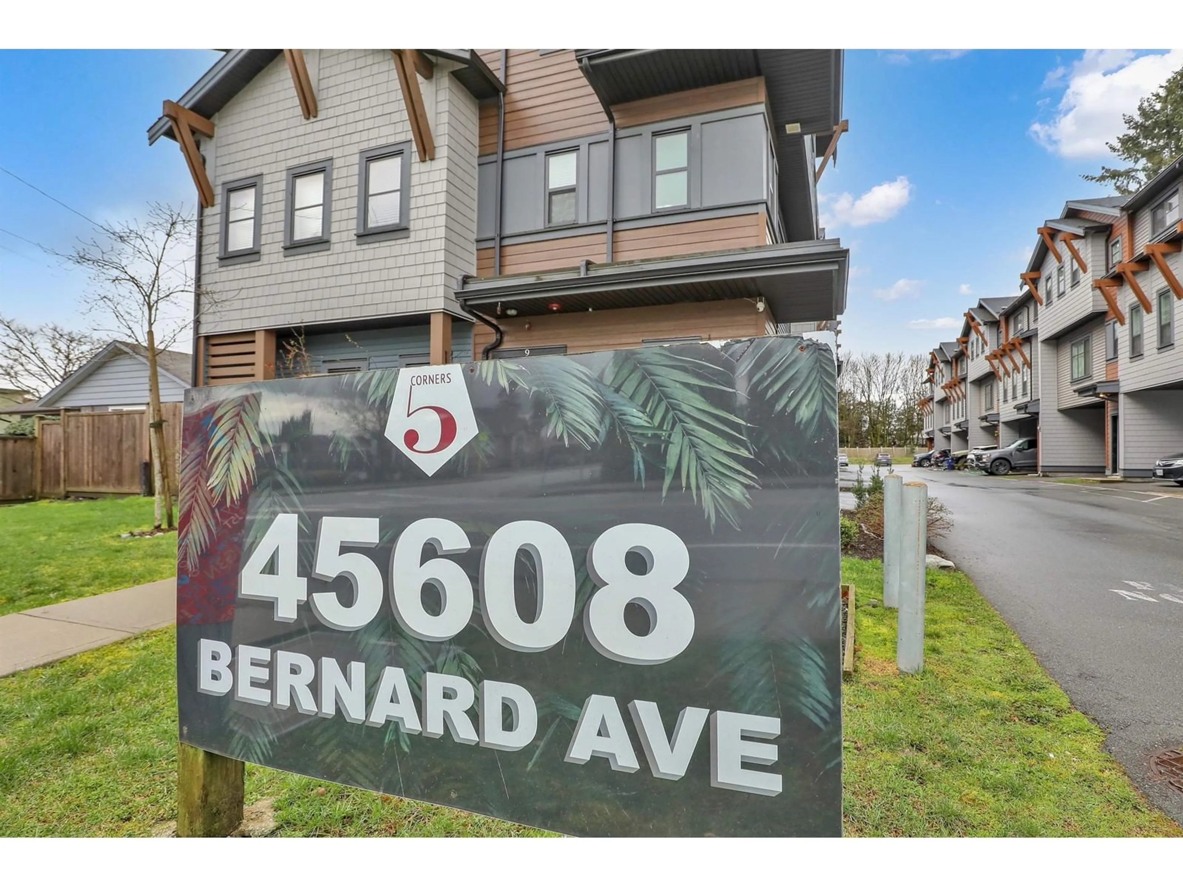 Unknown for 10 - 45608 BERNARD AVENUE, Chilliwack British Columbia V2P0J7