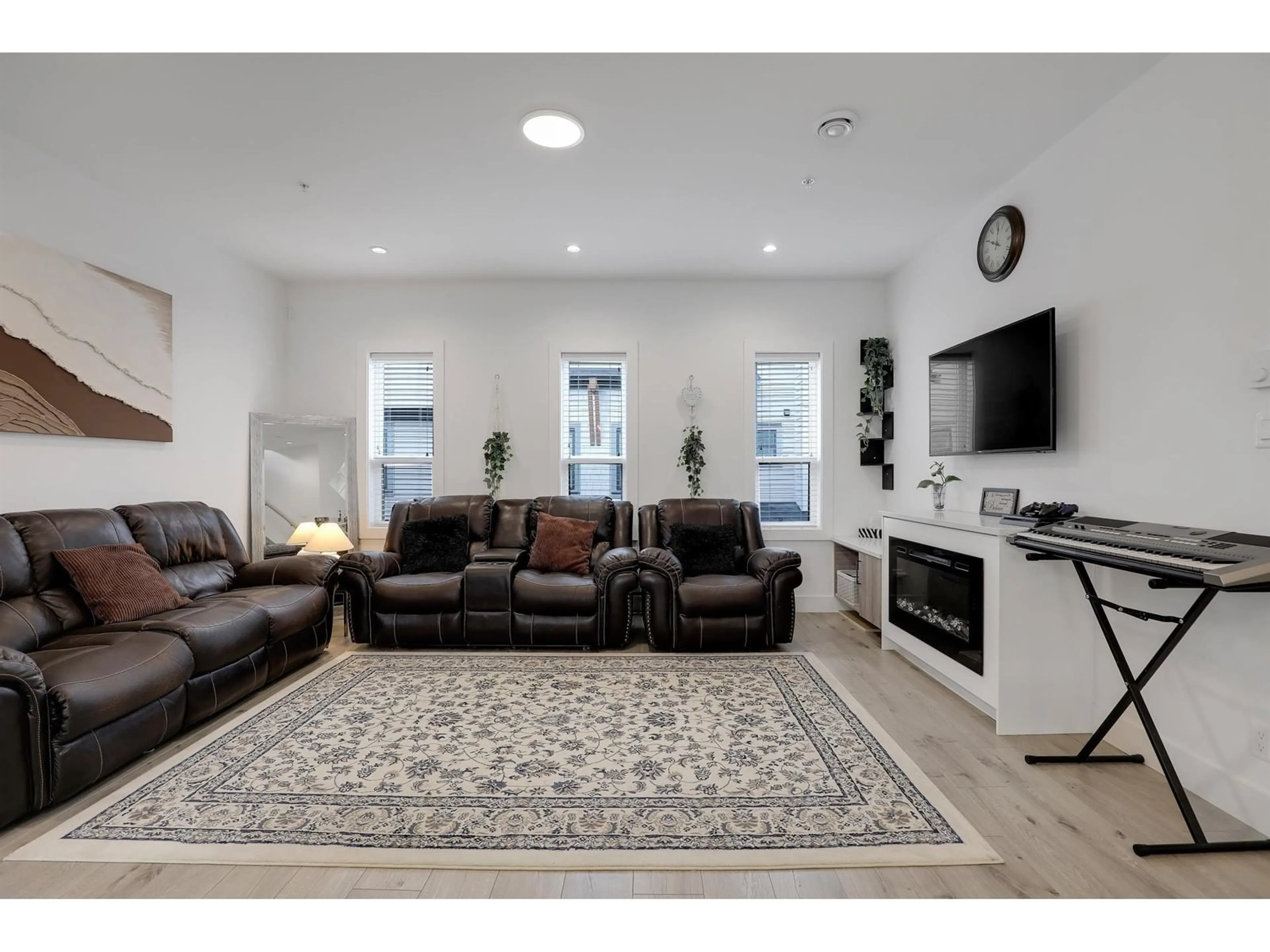 Living room with furniture, unknown for 10 - 45608 BERNARD AVENUE, Chilliwack British Columbia V2P0J7