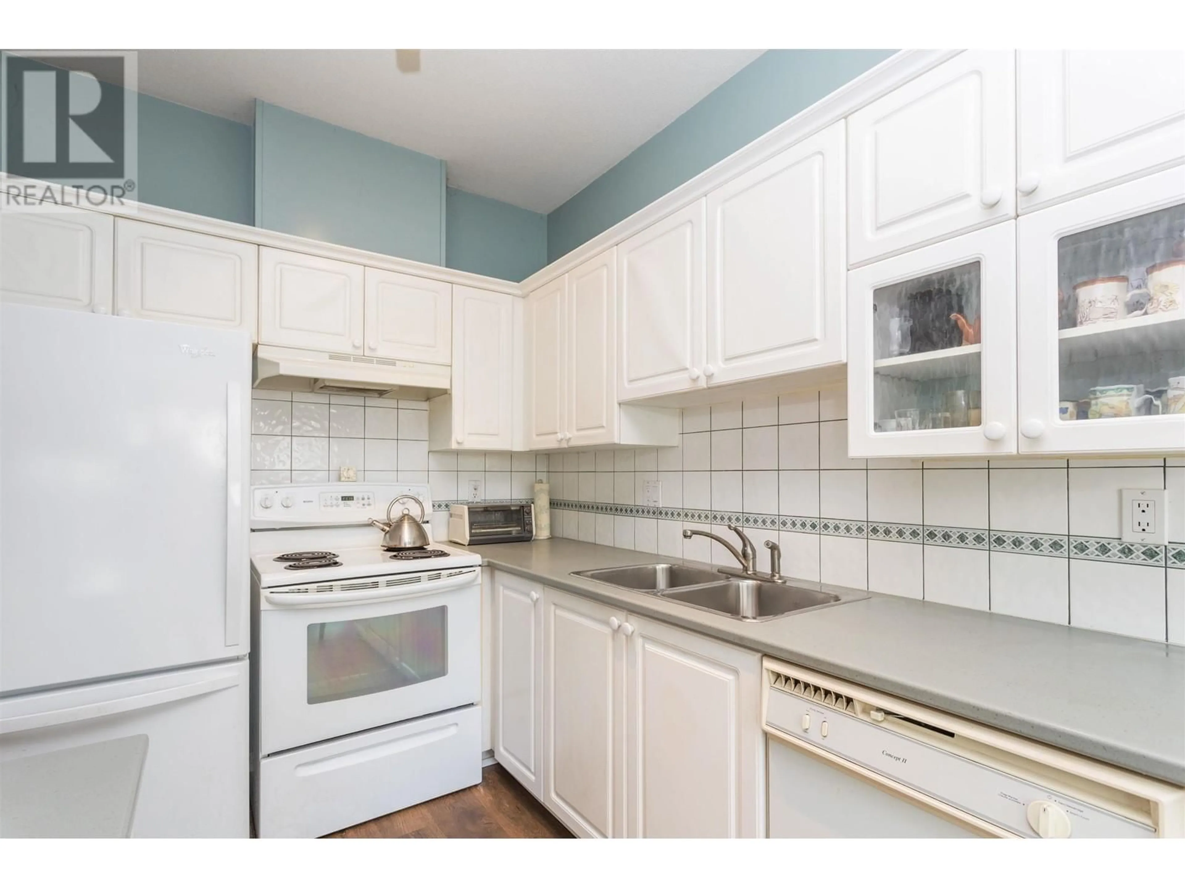 Standard kitchen, unknown for 26 - 5820 DOVER CRESCENT, Richmond British Columbia V7C5P3