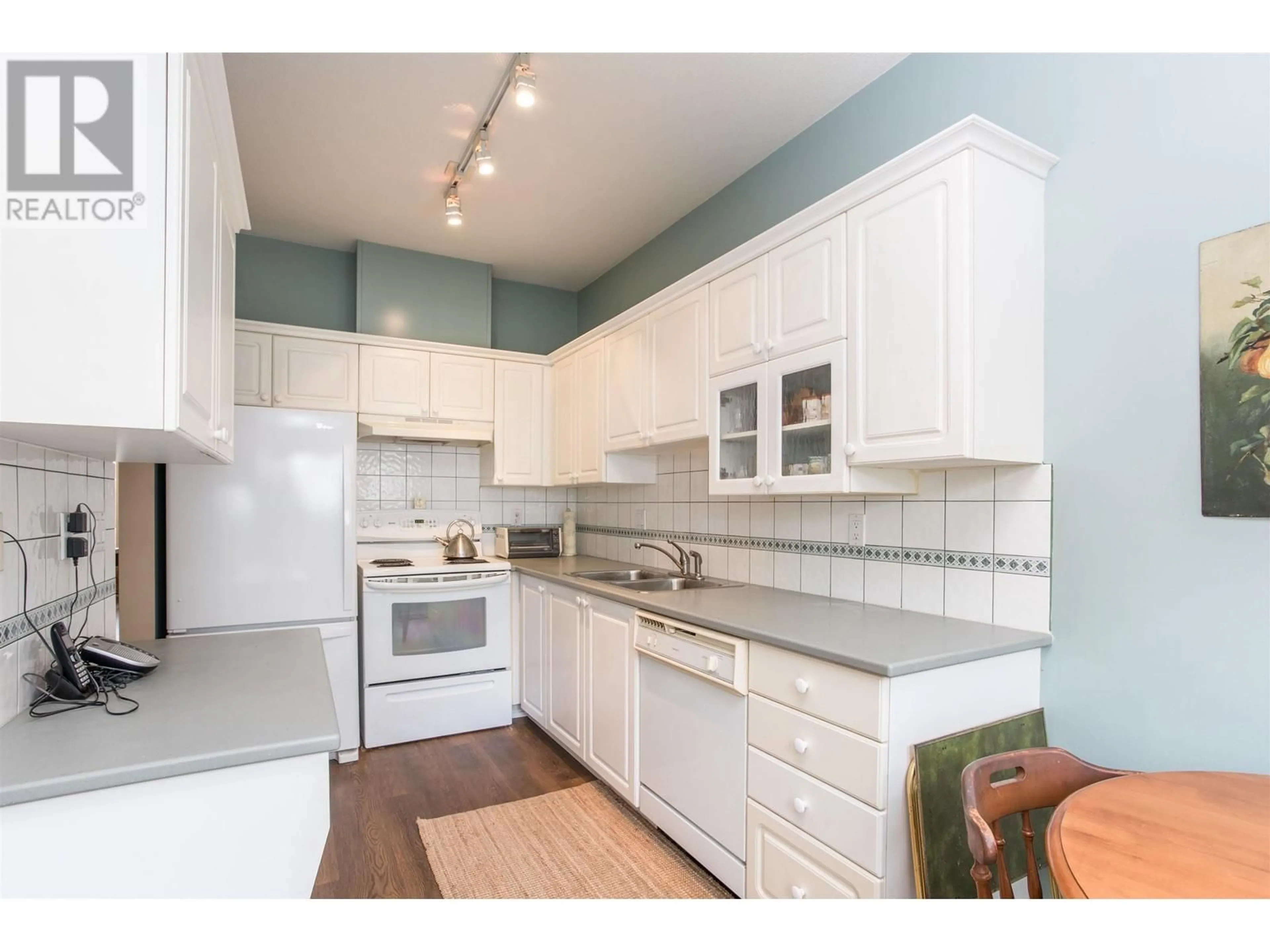 Standard kitchen, unknown for 26 - 5820 DOVER CRESCENT, Richmond British Columbia V7C5P3