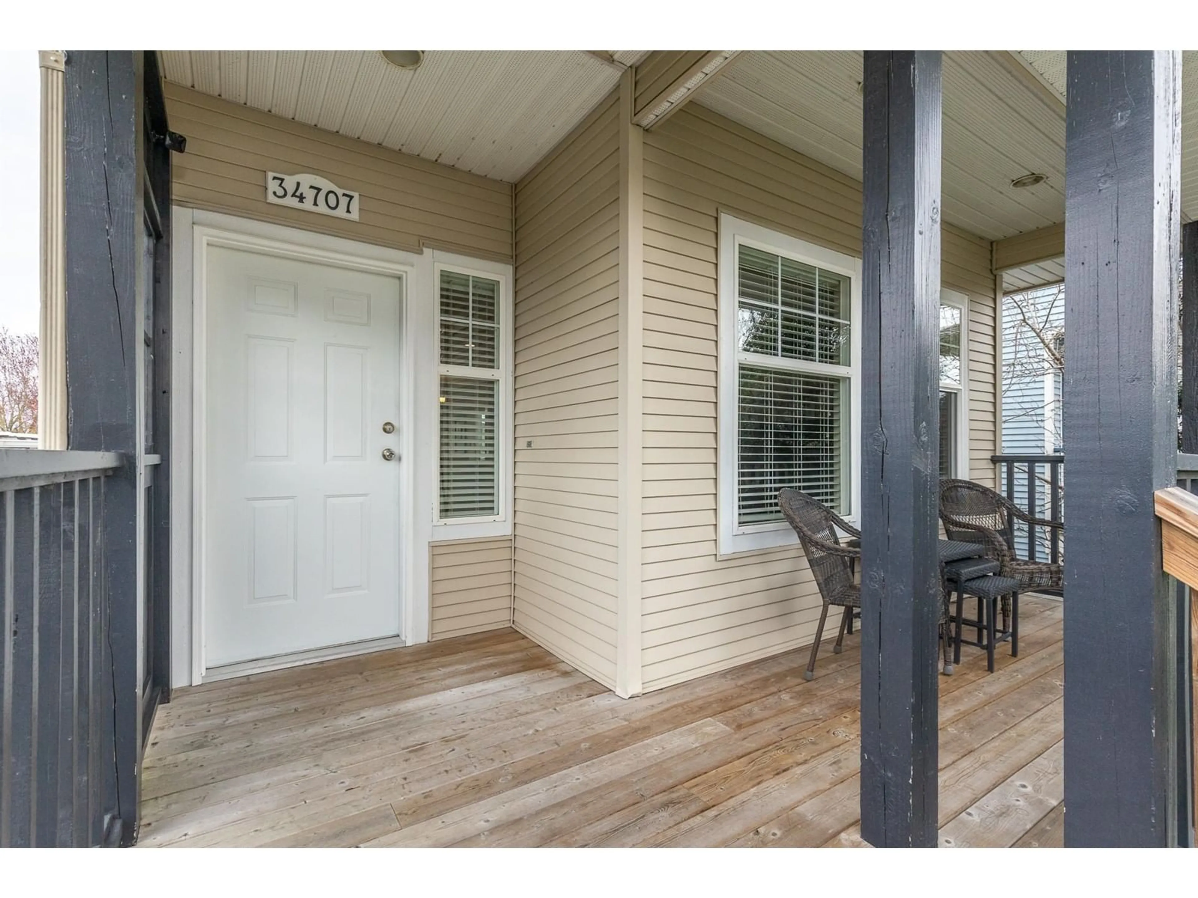 Indoor entryway for 34707 4 AVENUE, Abbotsford British Columbia V2S8B8