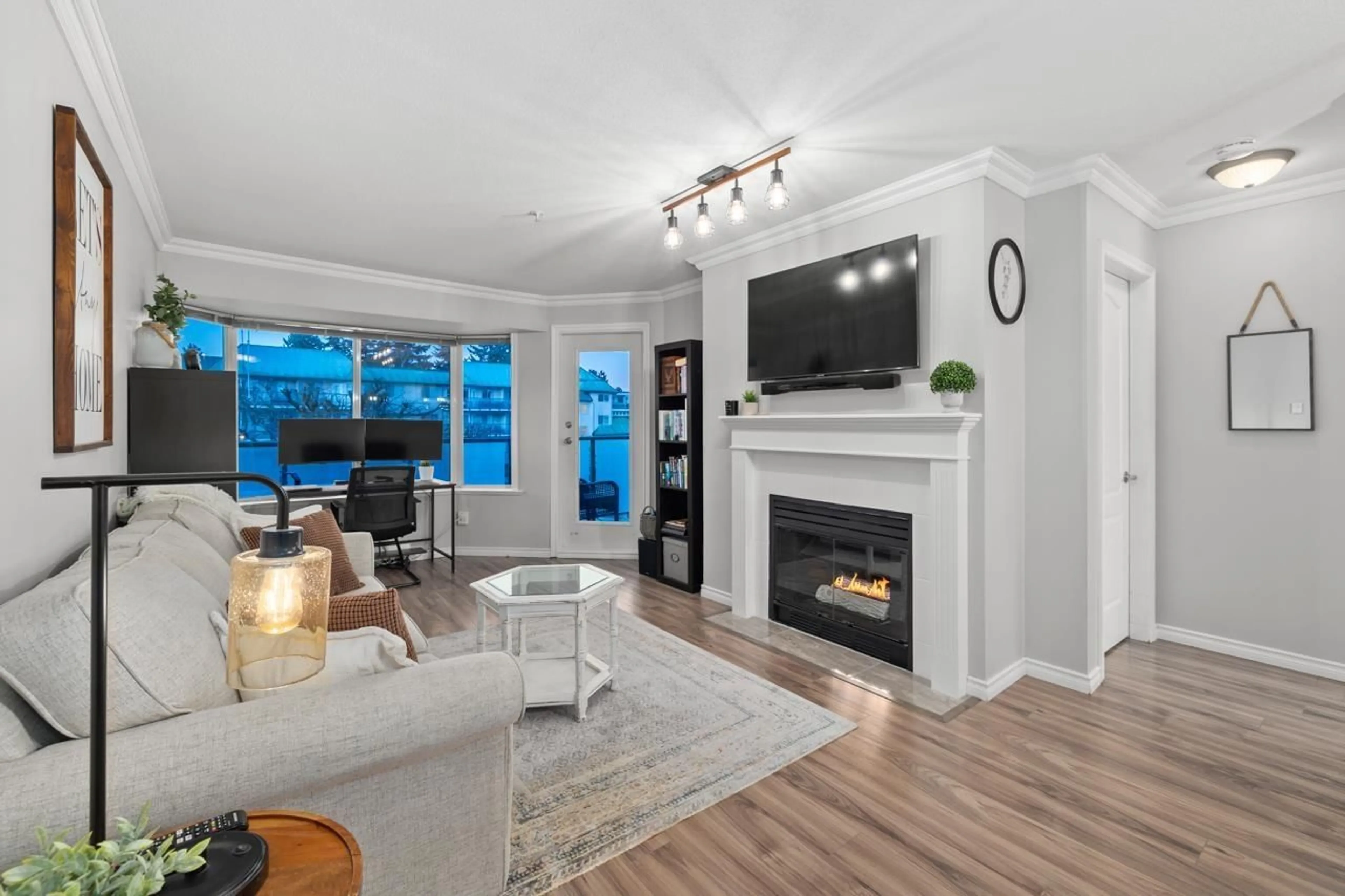Living room with furniture, wood/laminate floor for 310 - 2958 TRETHEWEY, Abbotsford British Columbia V2T6P6