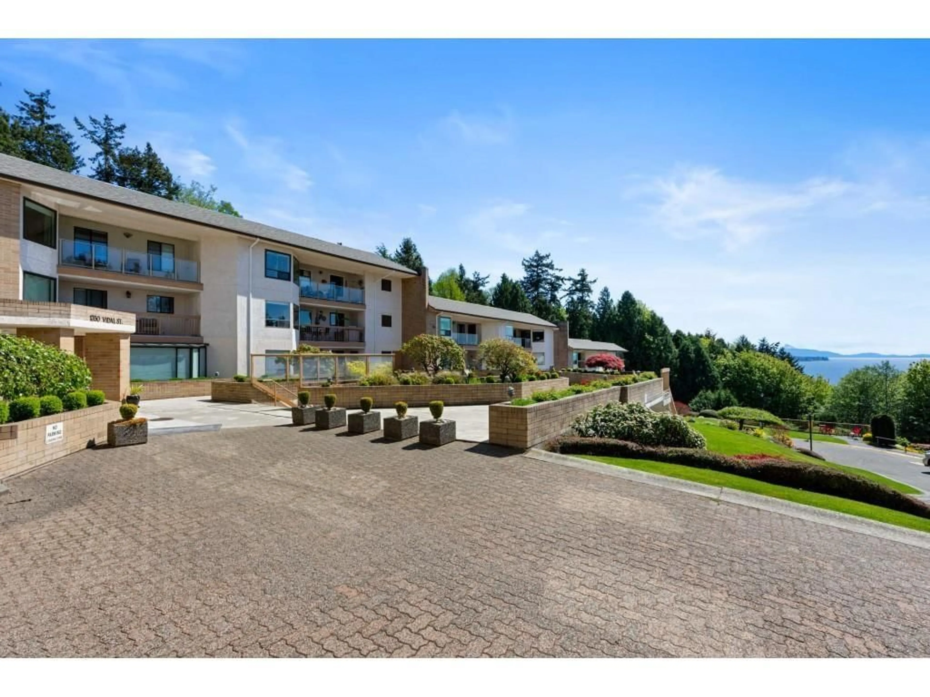 Unknown for 614 - 1350 VIDAL, White Rock British Columbia V4B5G6