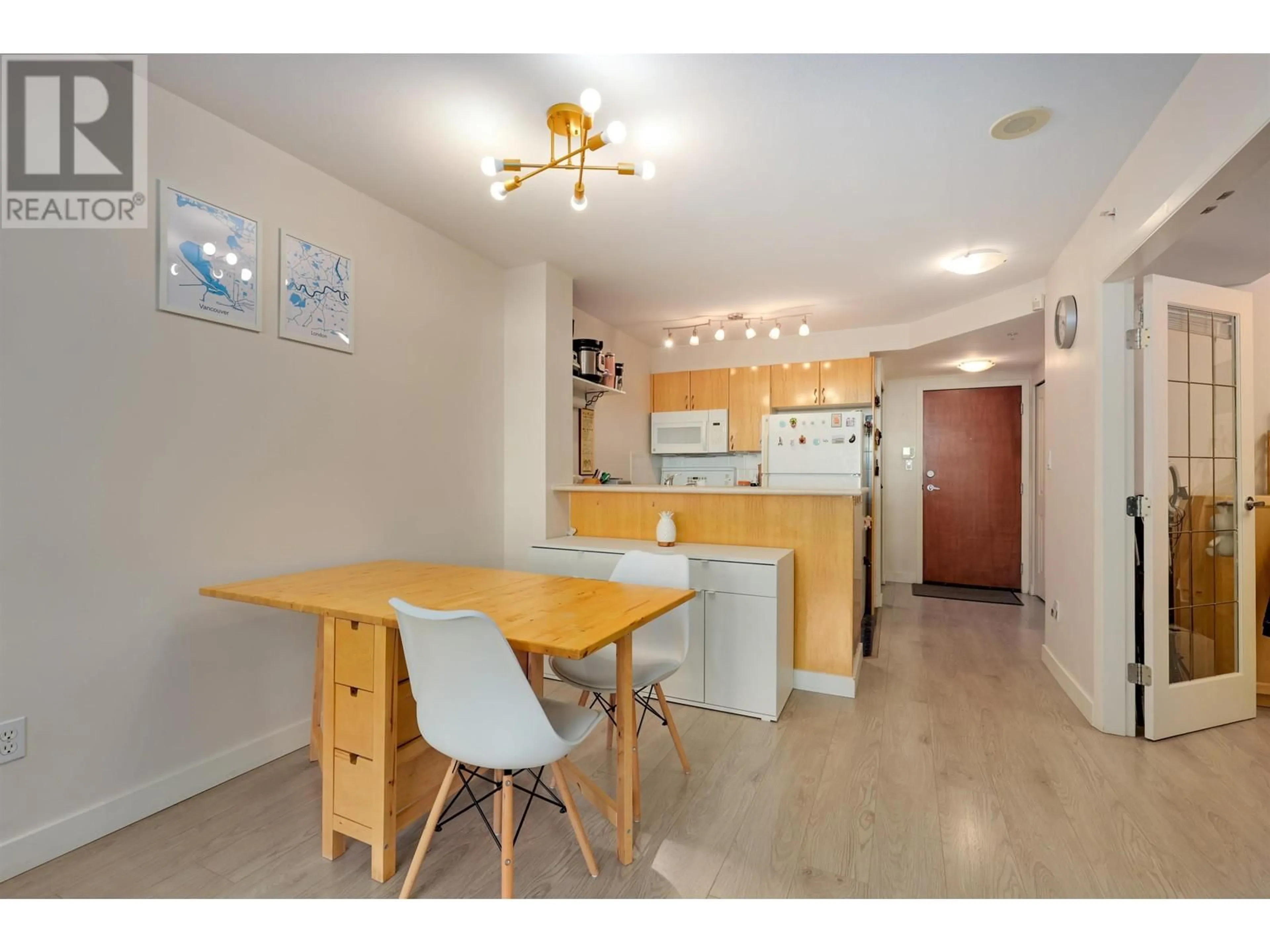 Standard kitchen, unknown for 902 - 2763 CHANDLERY PLACE, Vancouver British Columbia V5S4V4