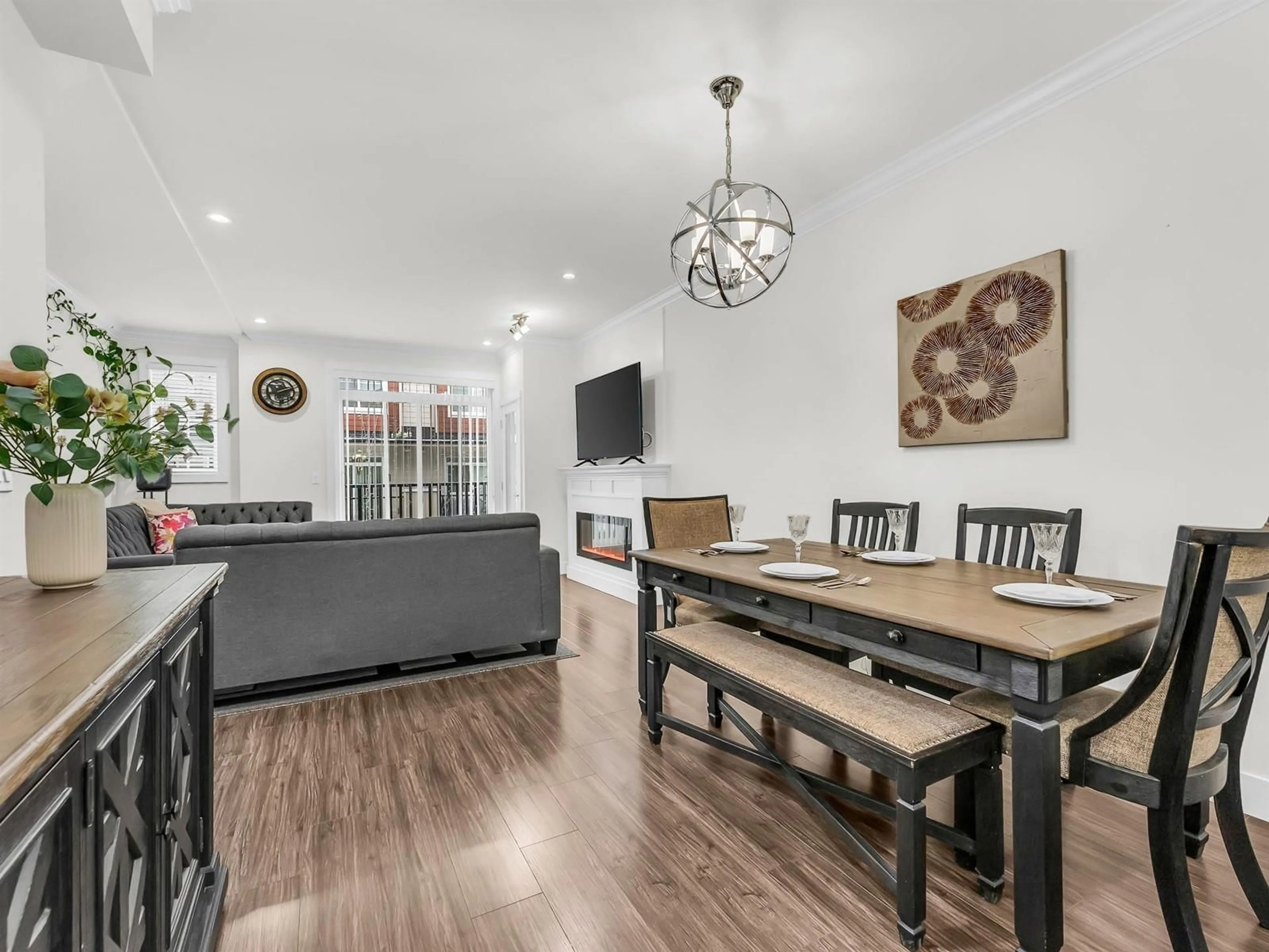 Open concept kitchen, wood/laminate floor for 115 - 13898 64, Surrey British Columbia V3W1L6