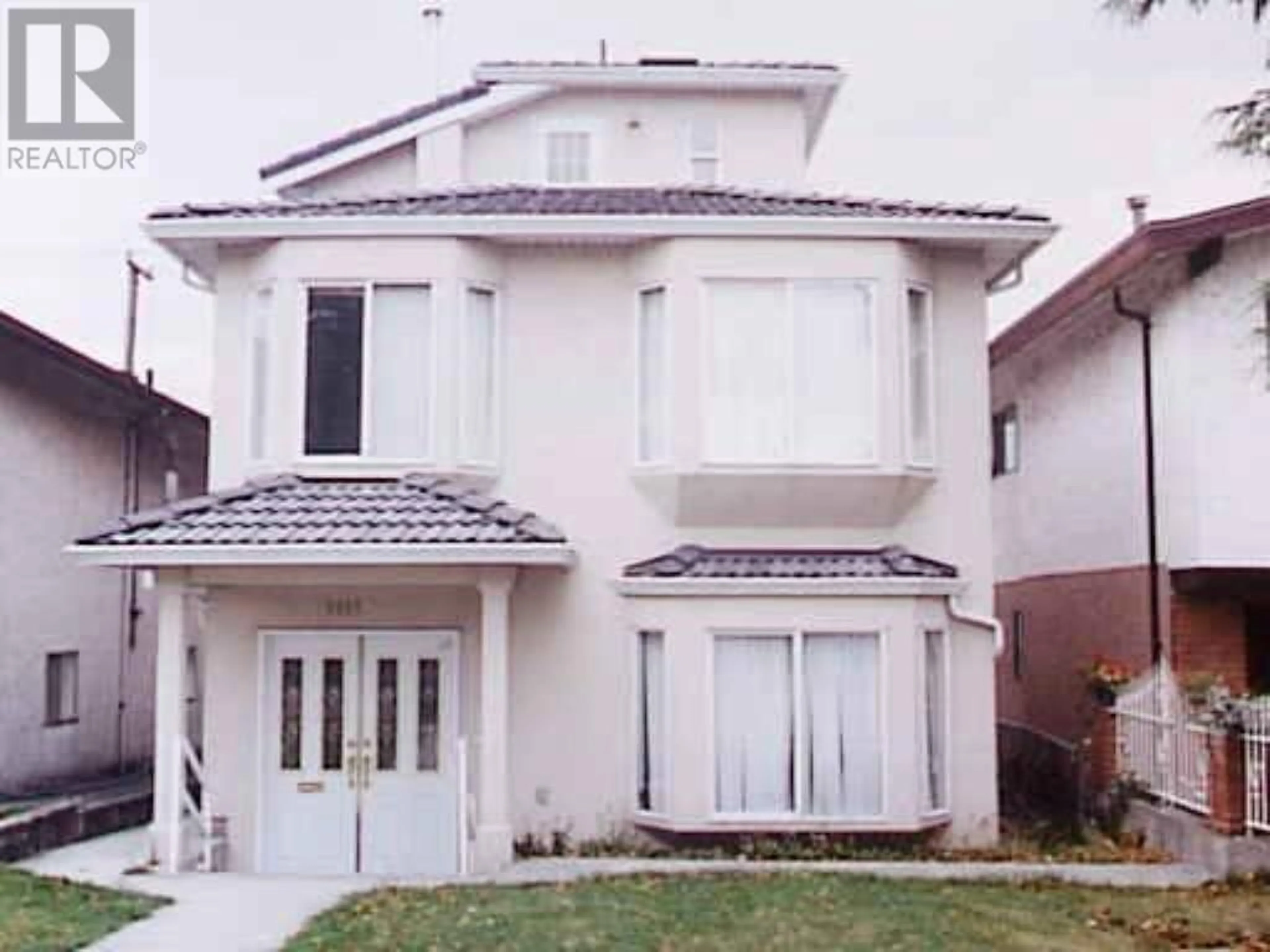 Home with vinyl exterior material, street for 1115 33RD AVENUE, Vancouver British Columbia V5V3B1