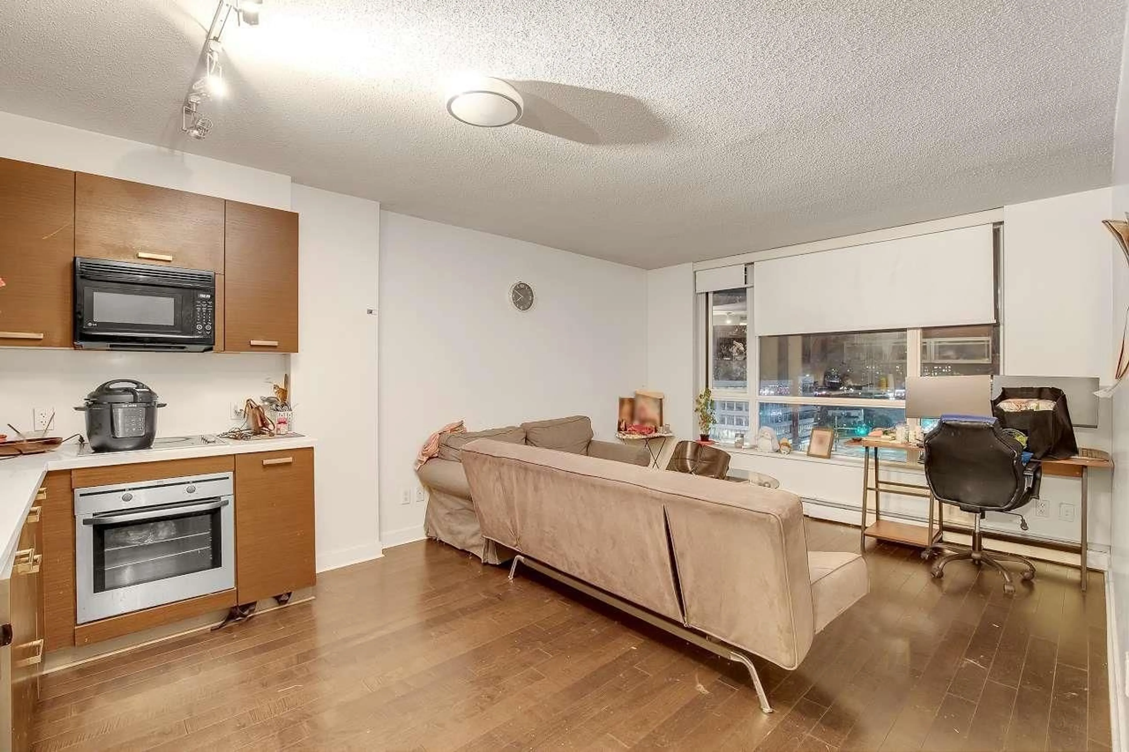 Living room with furniture, unknown for 1011 - 10777 UNIVERSITY, Surrey British Columbia V3T0E6
