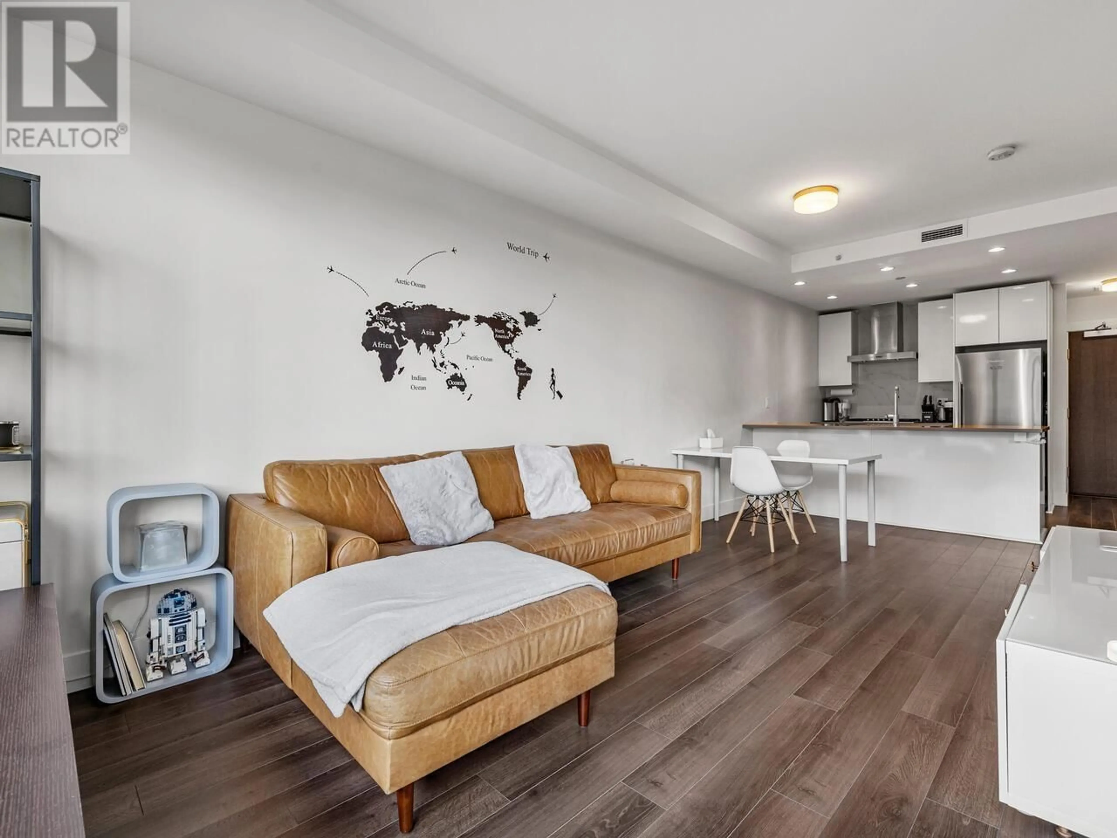 Living room with furniture, wood/laminate floor for 620 - 10780 NO. 5 ROAD, Richmond British Columbia V6W0B8