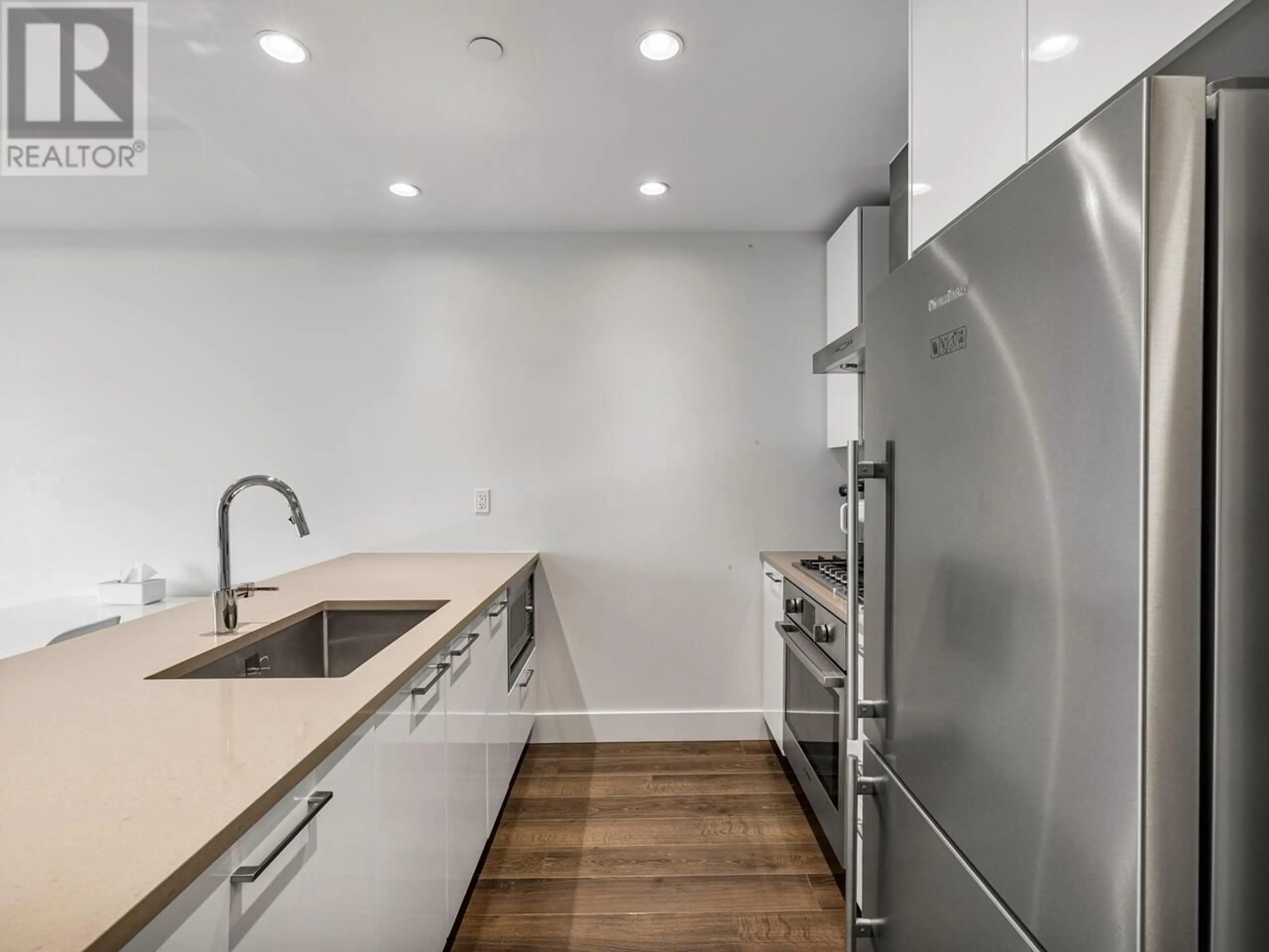 Standard kitchen, unknown for 620 - 10780 NO. 5 ROAD, Richmond British Columbia V6W0B8