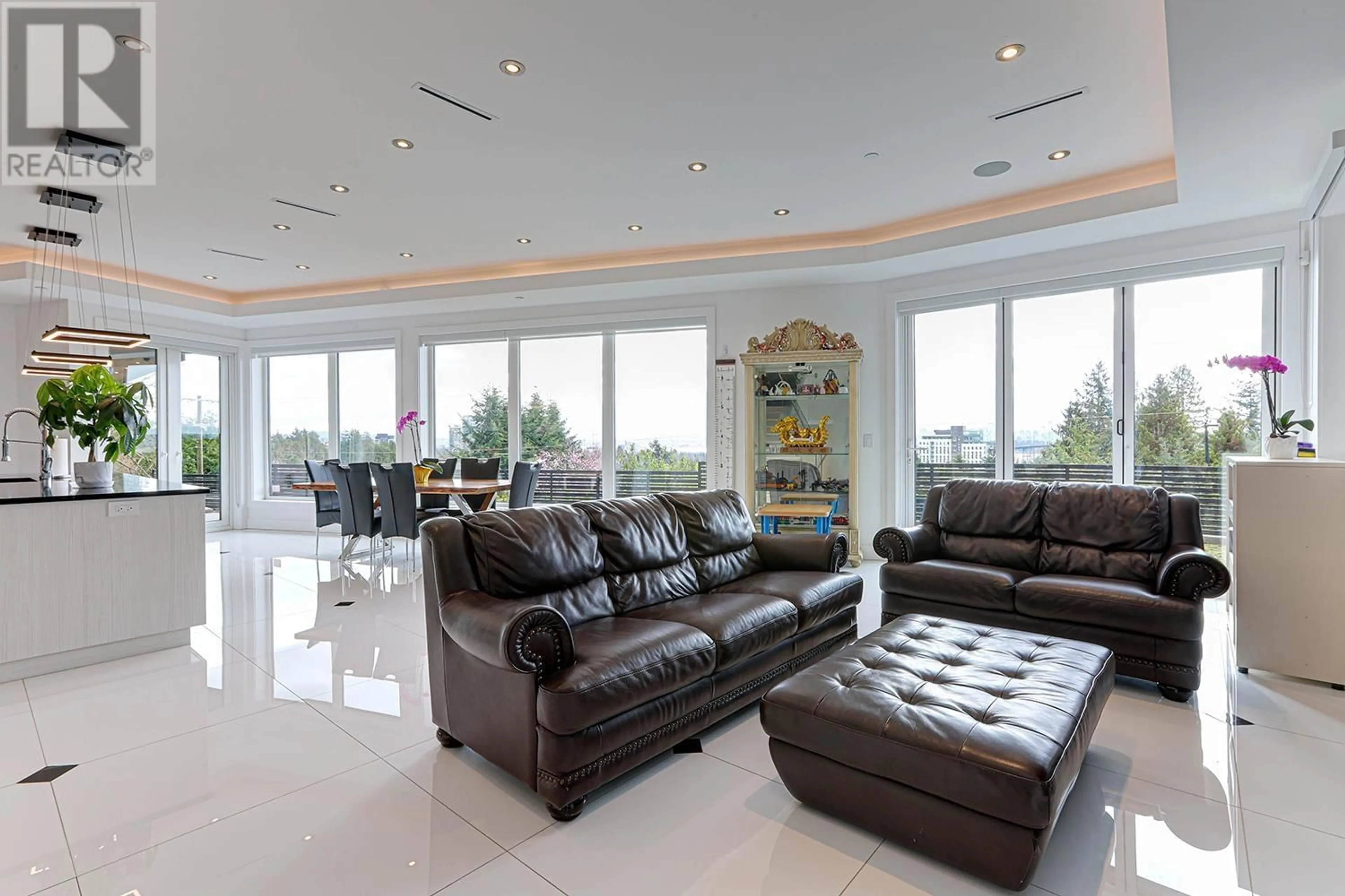 Living room with furniture, ceramic/tile floor for 808 ESQUIMALT AVENUE, West Vancouver British Columbia V7T1J8