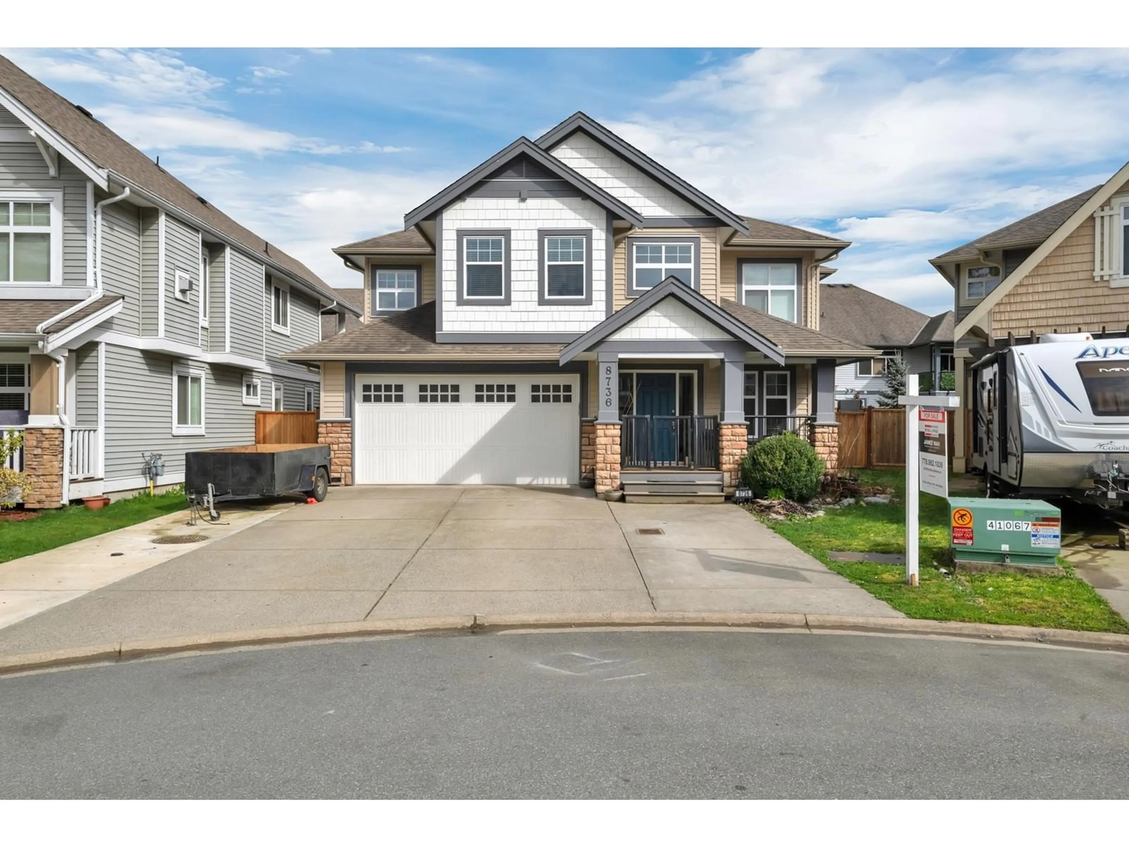 Home with vinyl exterior material, street for 8736 PARKER, Mission British Columbia V2V0C1