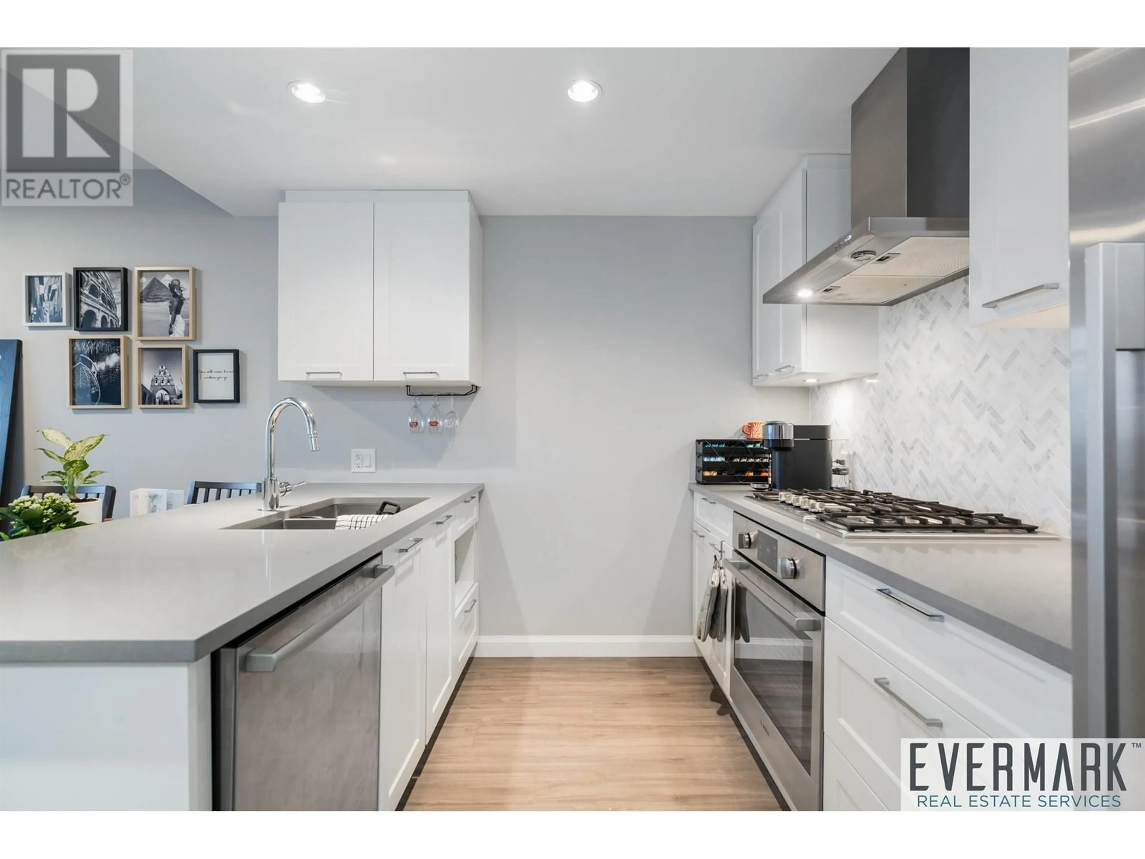 Open concept kitchen, ceramic/tile floor for 2506 - 520 COMO LAKE AVENUE, Coquitlam British Columbia V3J0E8