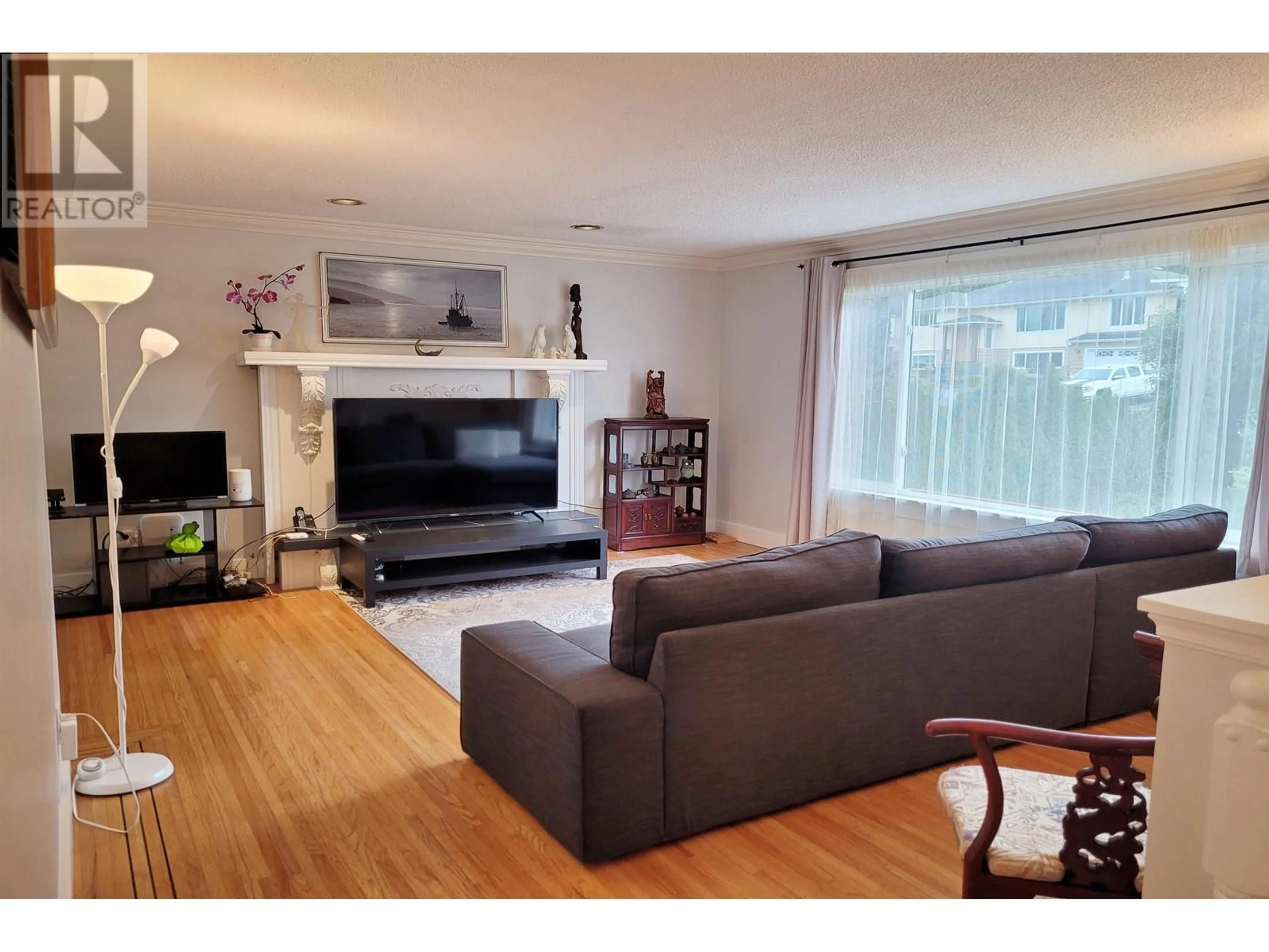 Living room with furniture, wood/laminate floor for 7921 BURNFIELD CRESCENT, Burnaby British Columbia V5E2B8