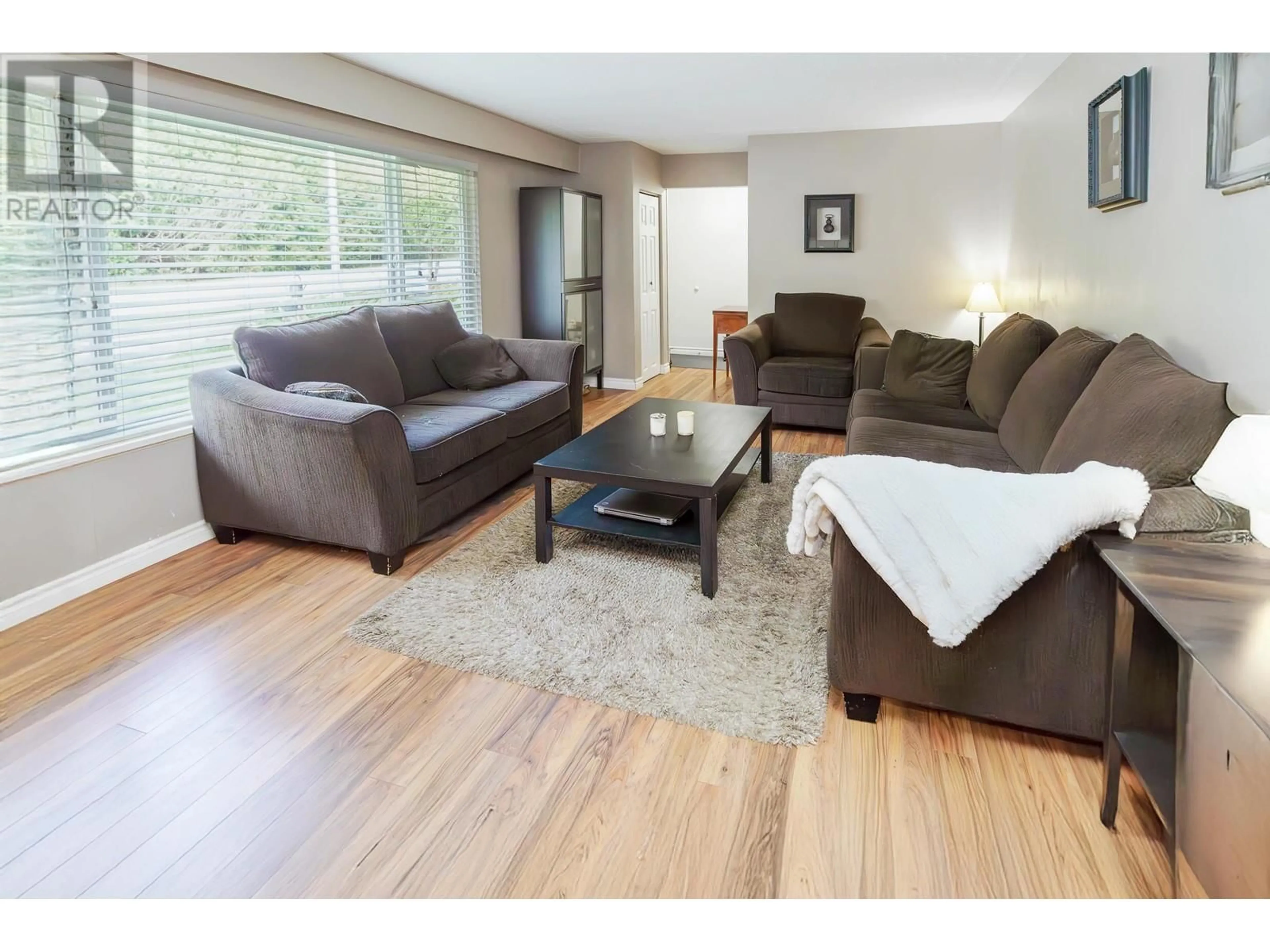 Living room with furniture, wood/laminate floor for 3980 OXFORD STREET, Port Coquitlam British Columbia V3B4E9