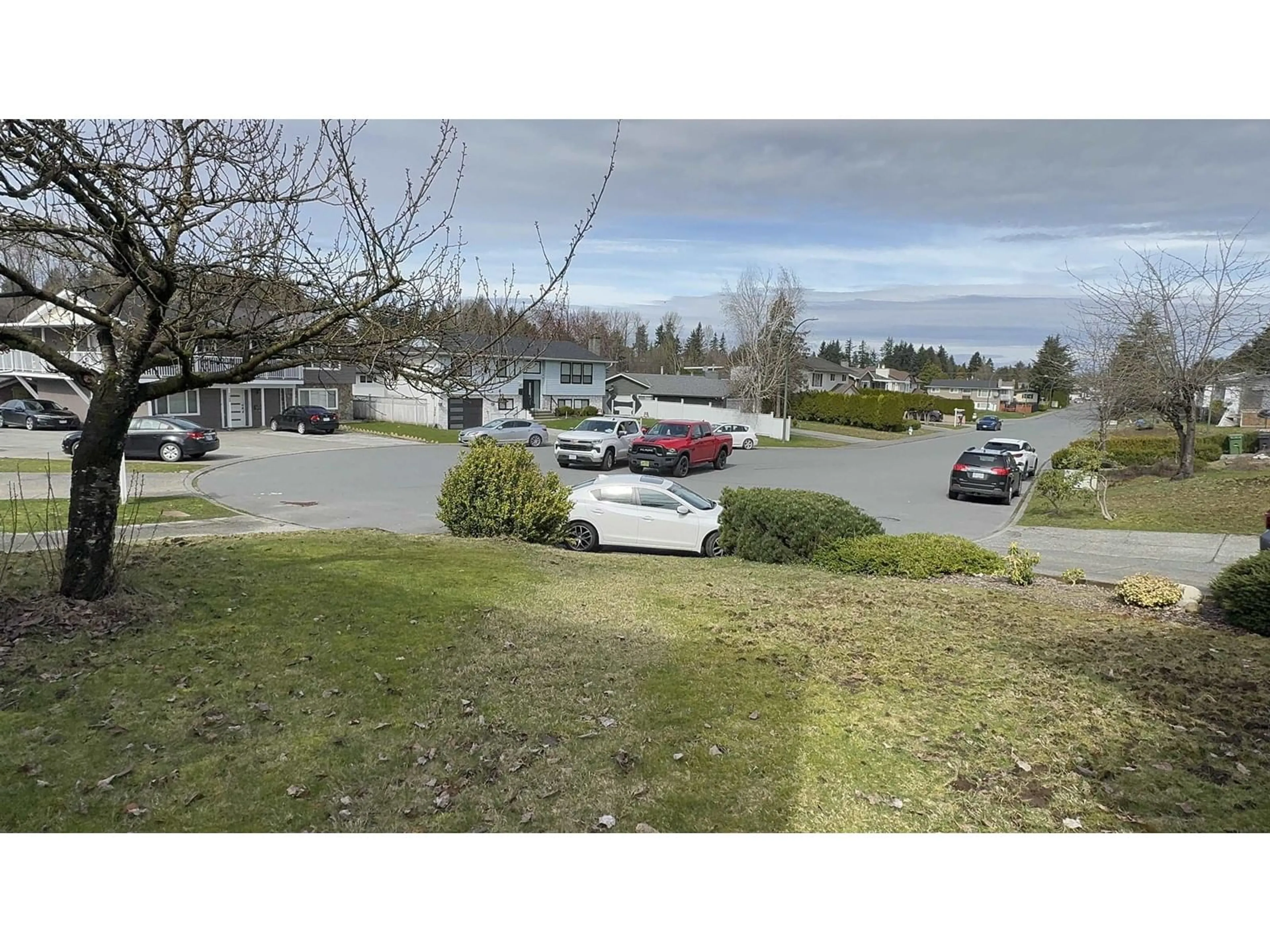 A pic from outside/outdoor area/front of a property/back of a property/a pic from drone, mountain view for 1414 KIPLING, Abbotsford British Columbia V2S6J9