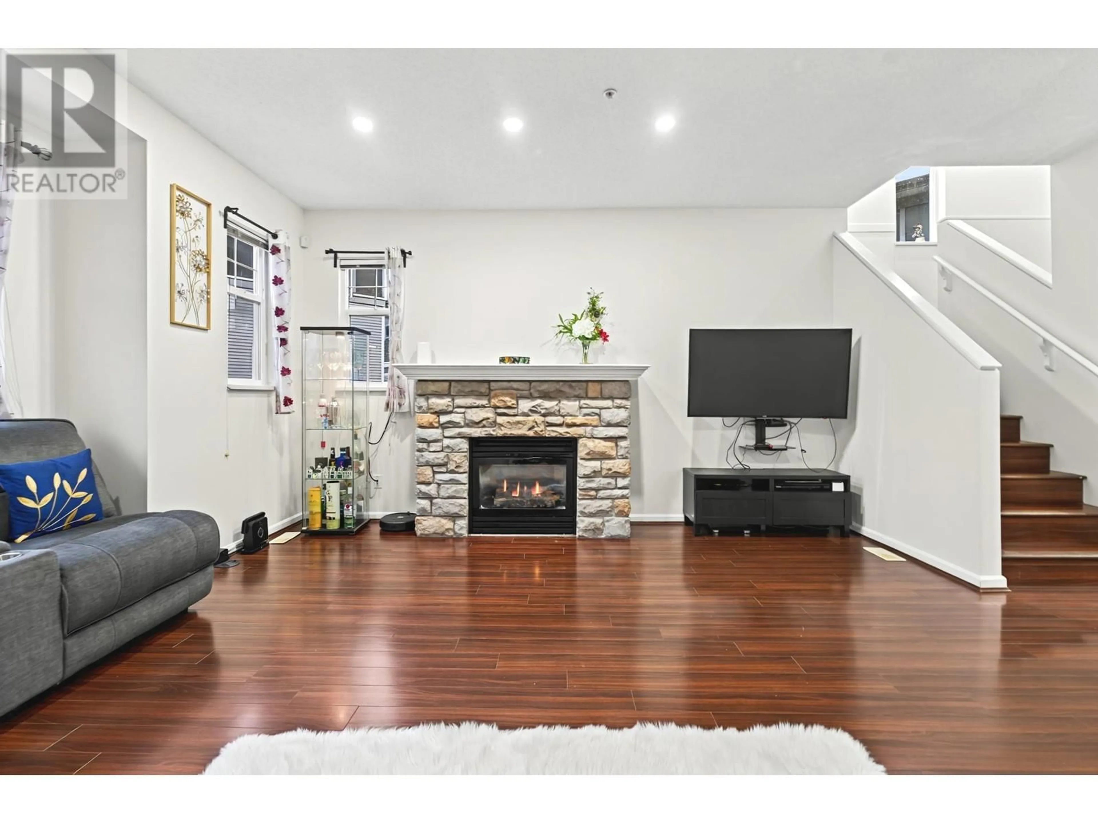 Living room with furniture, wood/laminate floor for 57 - 1010 EWEN AVENUE, New Westminster British Columbia V3M5C9