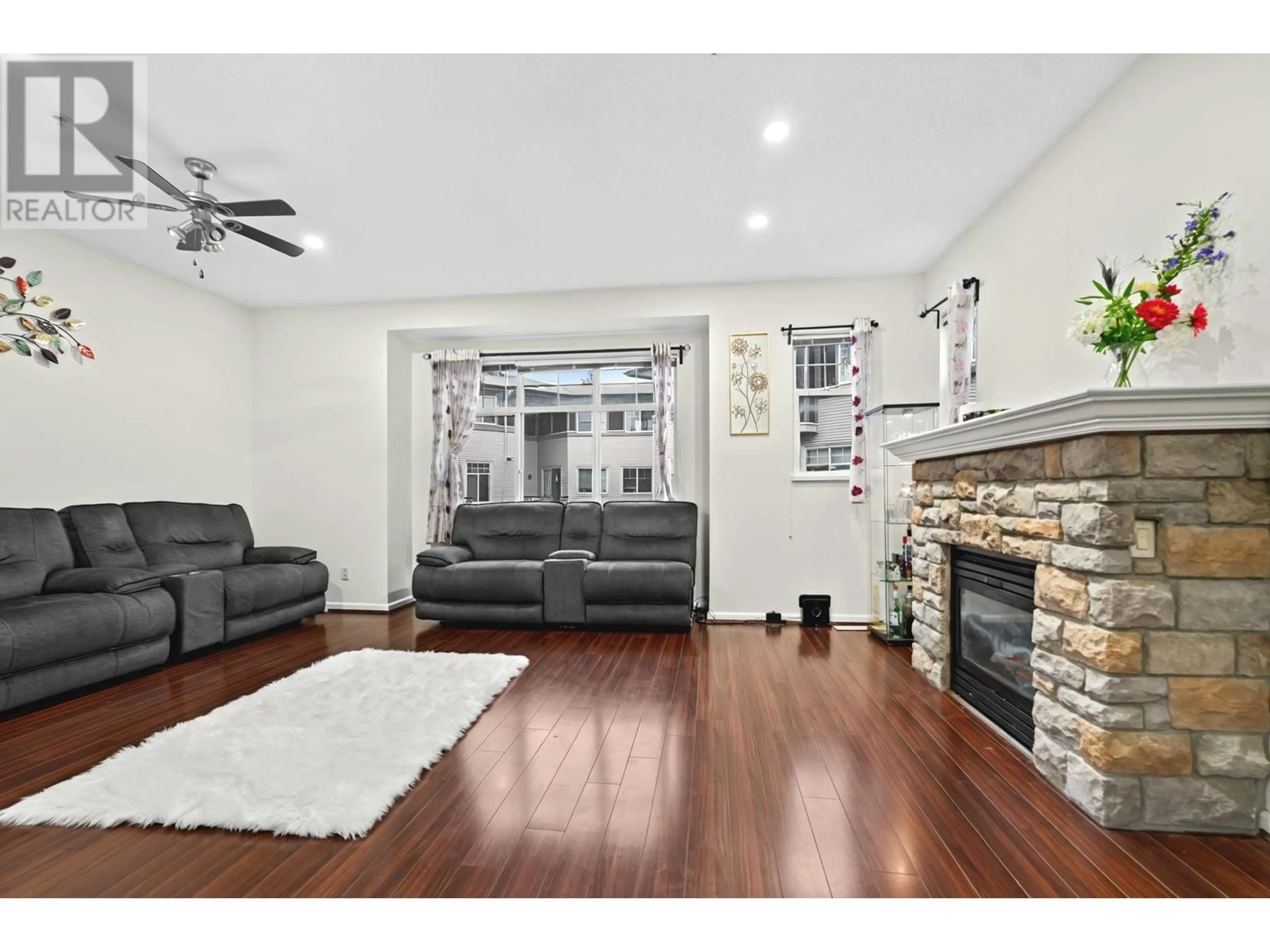 Living room with furniture, unknown for 57 - 1010 EWEN AVENUE, New Westminster British Columbia V3M5C9