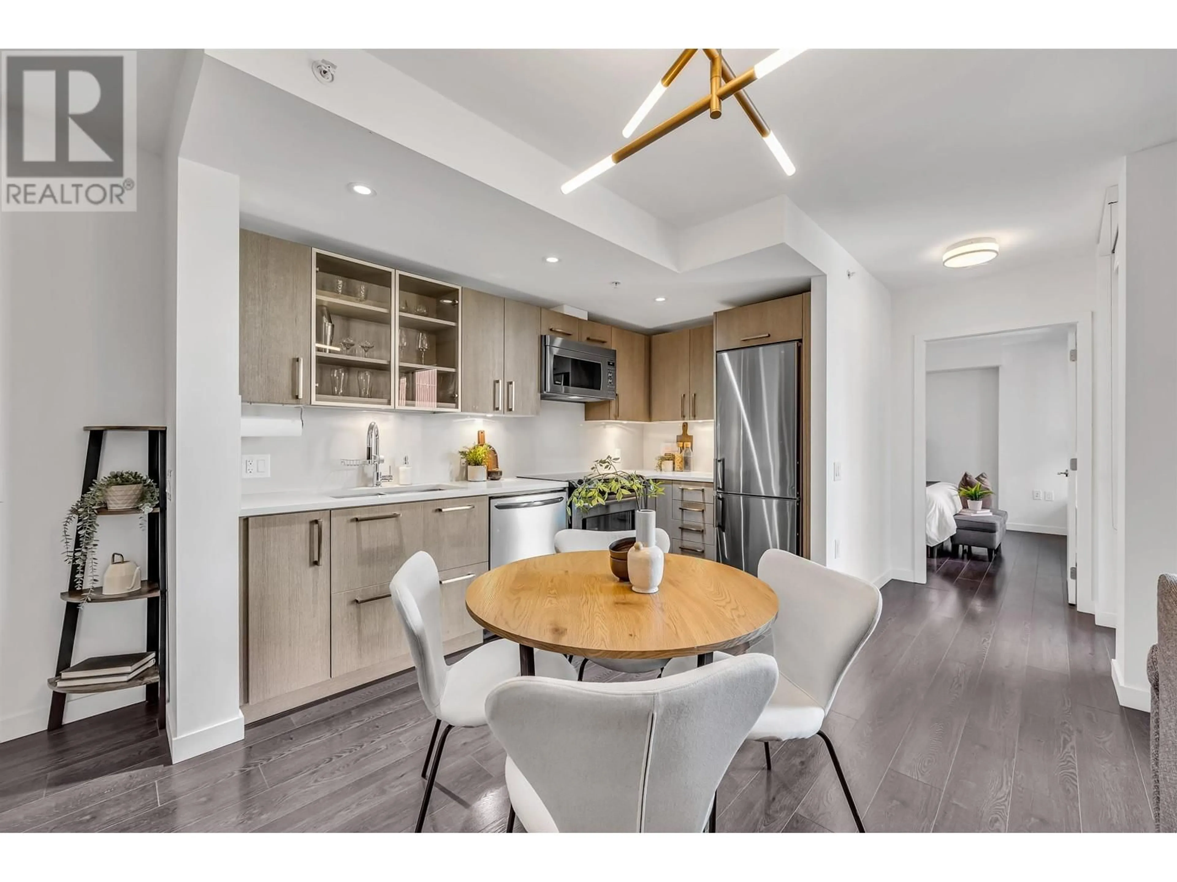 Open concept kitchen, wood/laminate floor for 301 - 983 HASTINGS STREET, Vancouver British Columbia V6A0G9