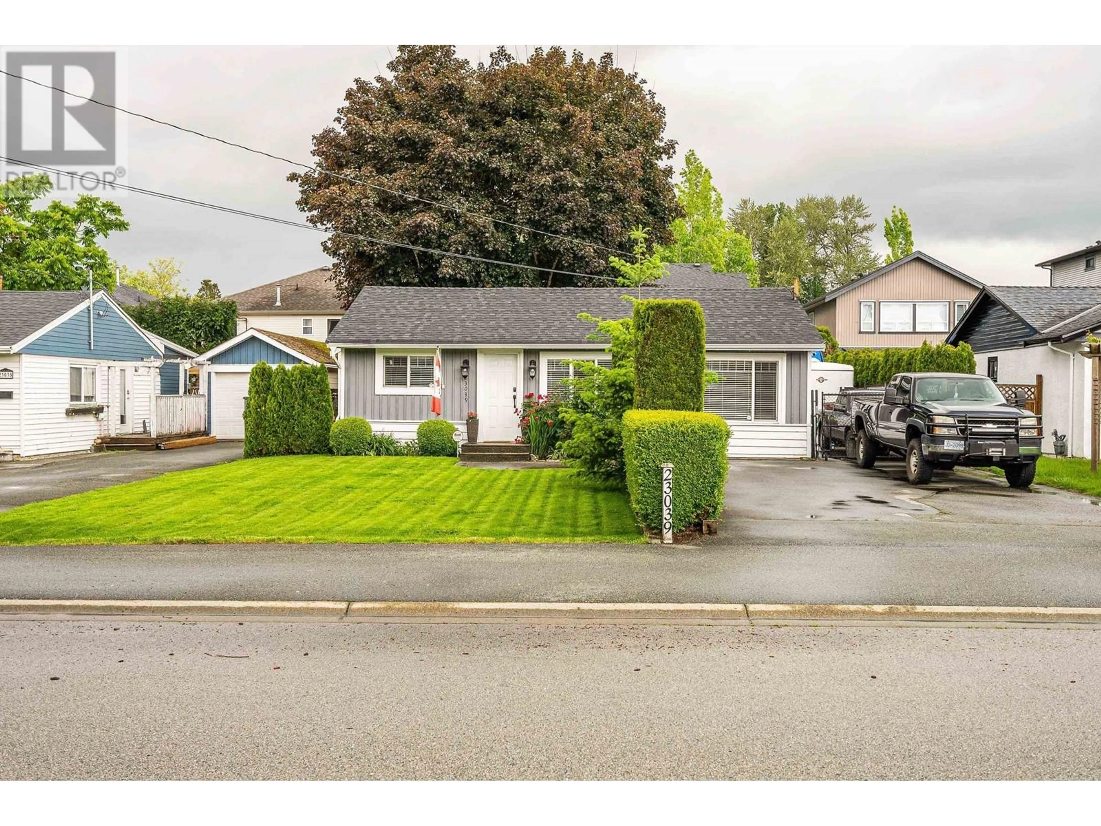 A pic from outside/outdoor area/front of a property/back of a property/a pic from drone, street for 23039 117TH AVENUE, Maple Ridge British Columbia V2X2K3