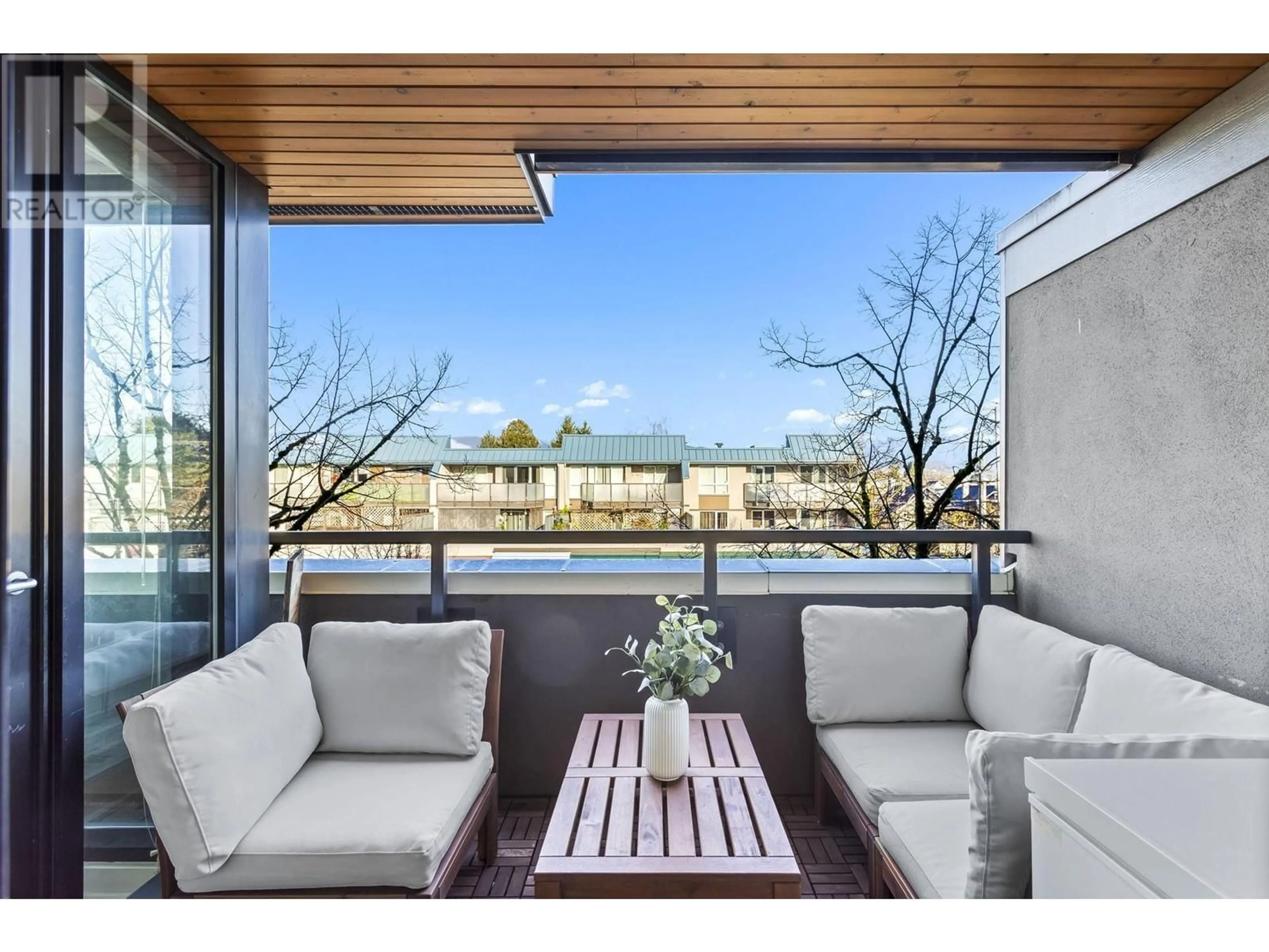 Patio, water/lake/river/ocean view for 307 - 2525 BLENHEIM STREET, Vancouver British Columbia V6K4W6