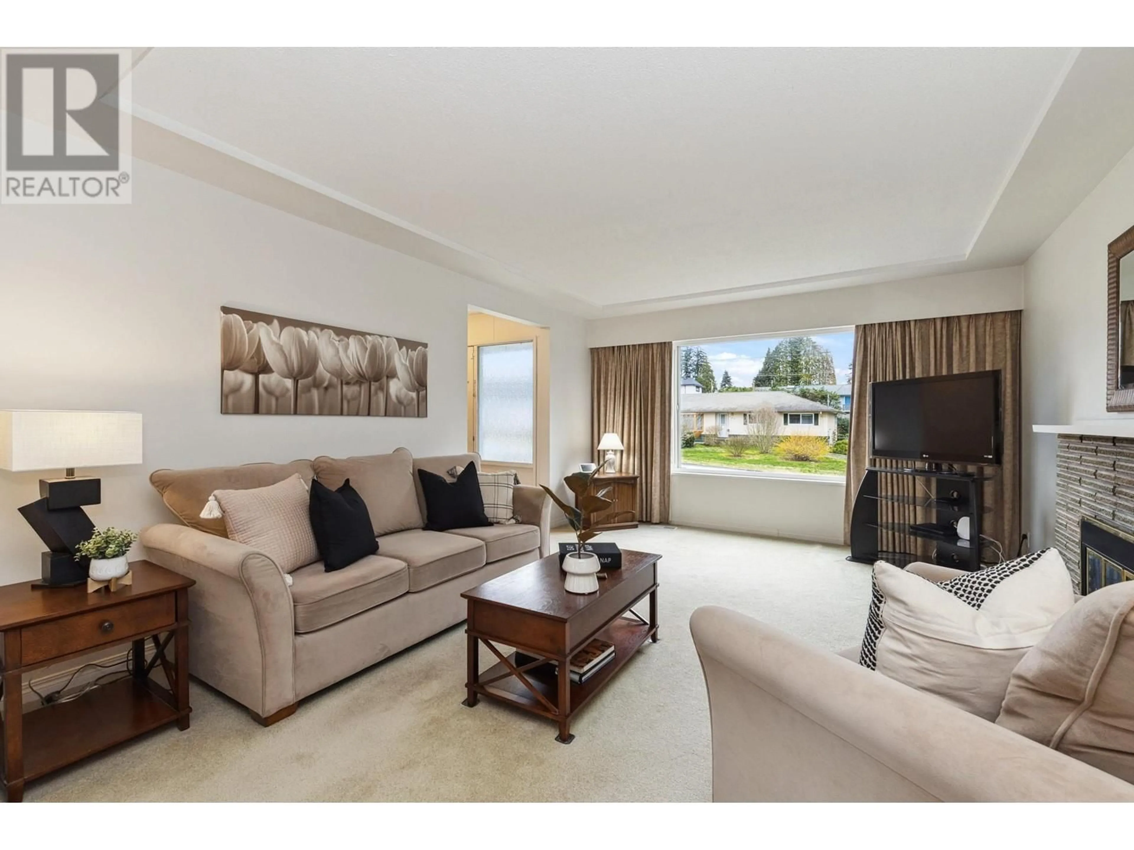 Living room with furniture, unknown for 462 MIDVALE STREET, Coquitlam British Columbia V3K5H6