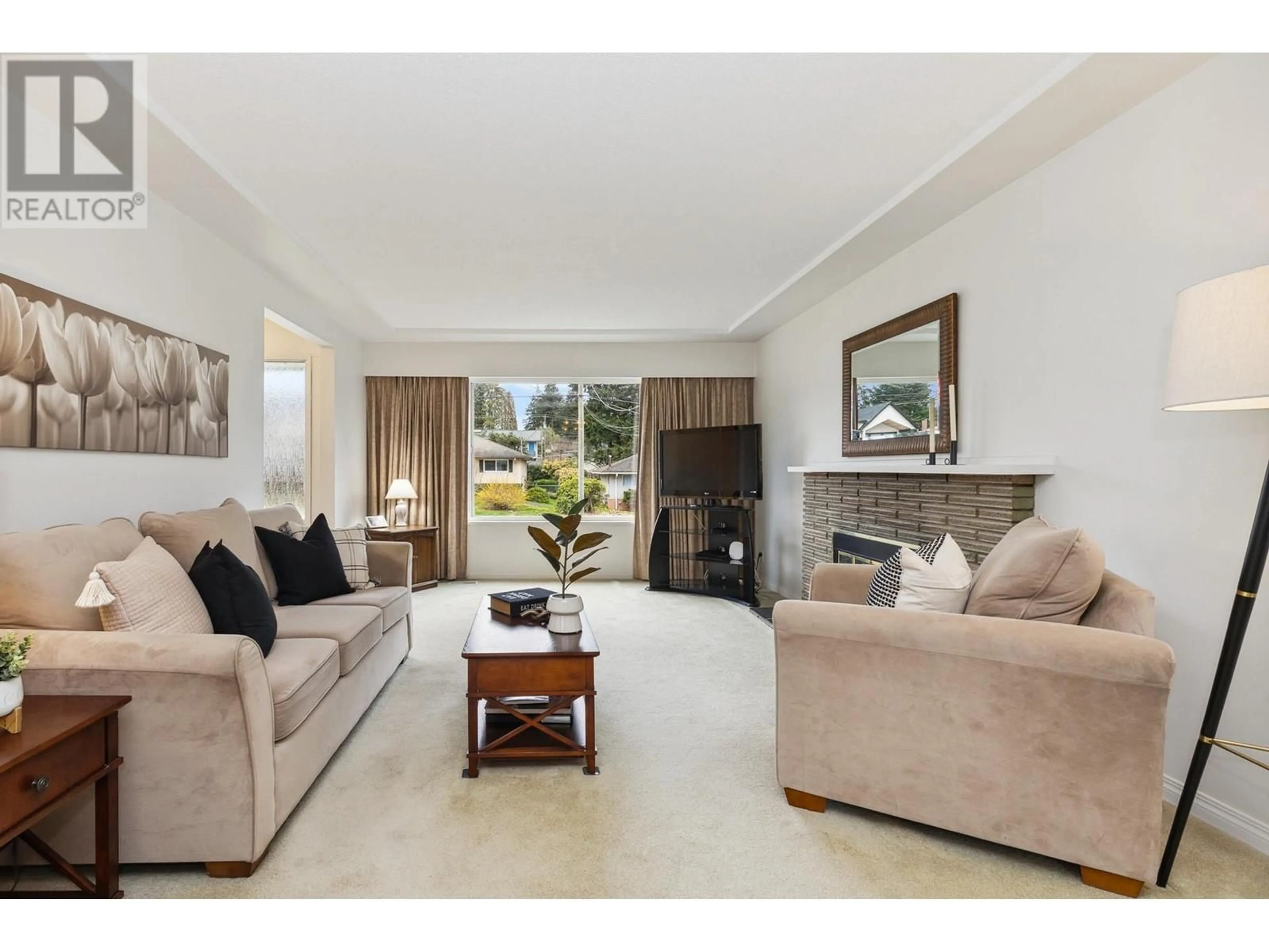 Living room with furniture, unknown for 462 MIDVALE STREET, Coquitlam British Columbia V3K5H6