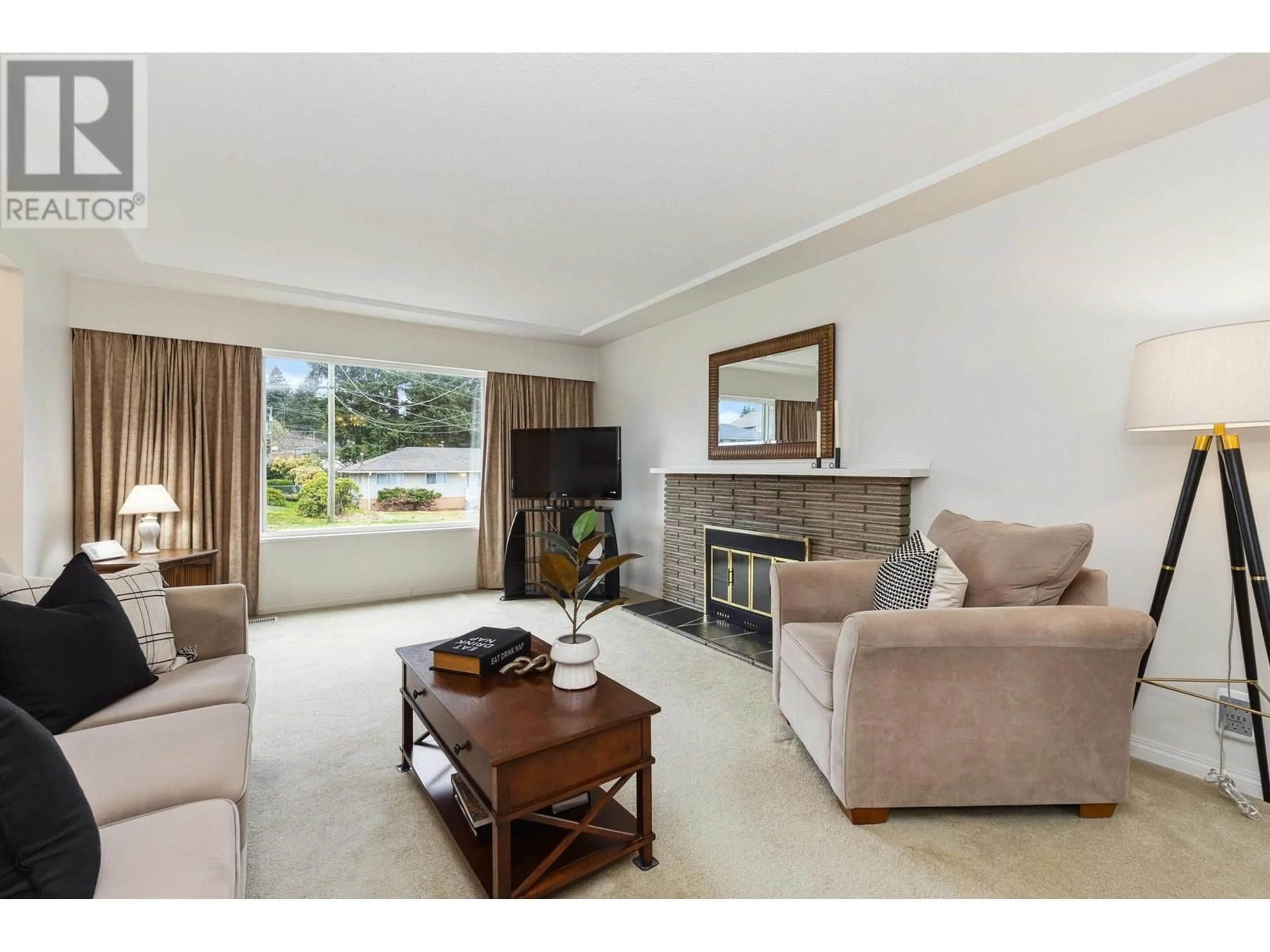 Living room with furniture, unknown for 462 MIDVALE STREET, Coquitlam British Columbia V3K5H6
