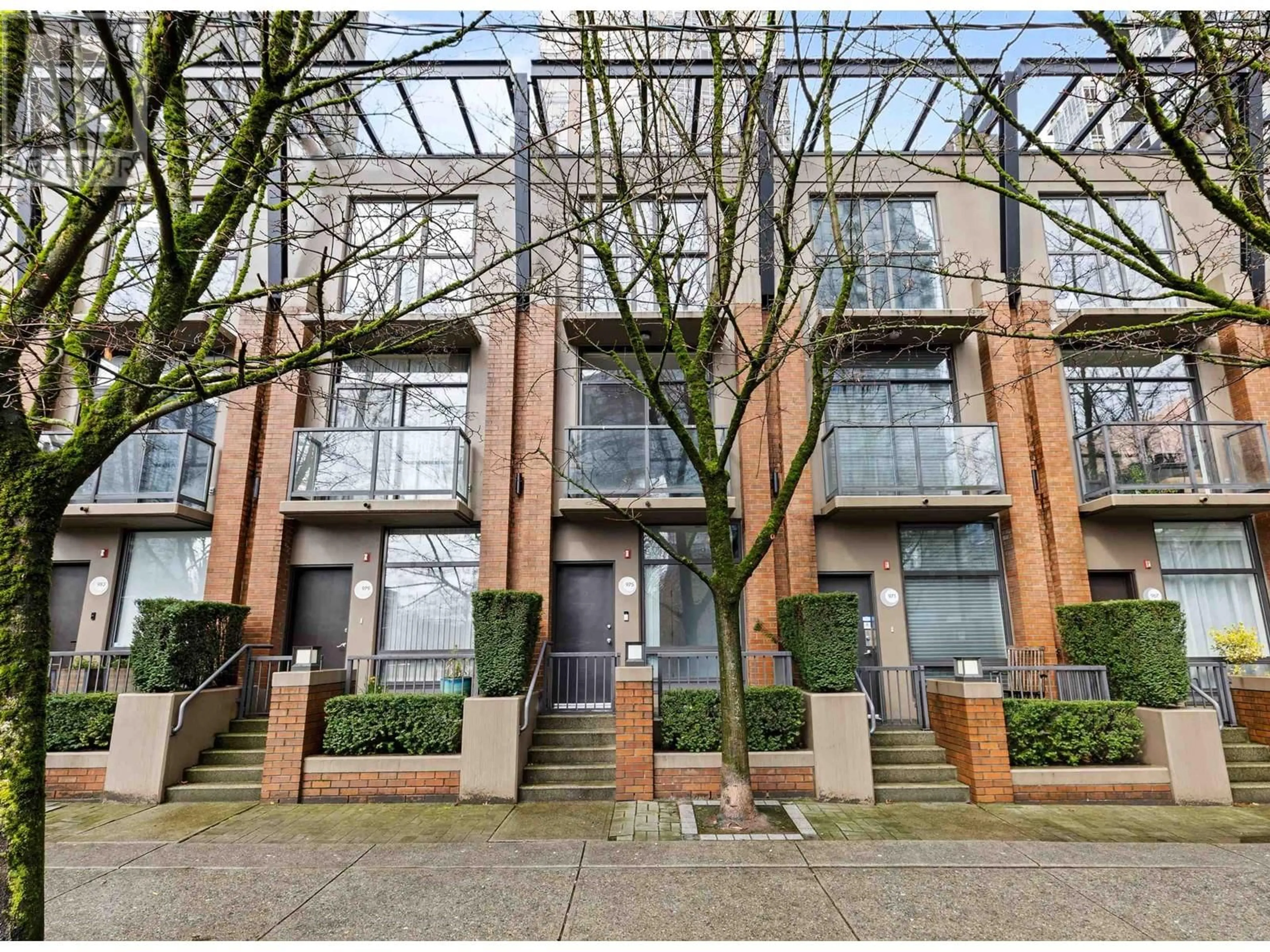 A pic from outside/outdoor area/front of a property/back of a property/a pic from drone, street for 975 BEATTY STREET, Vancouver British Columbia V6Z3C5