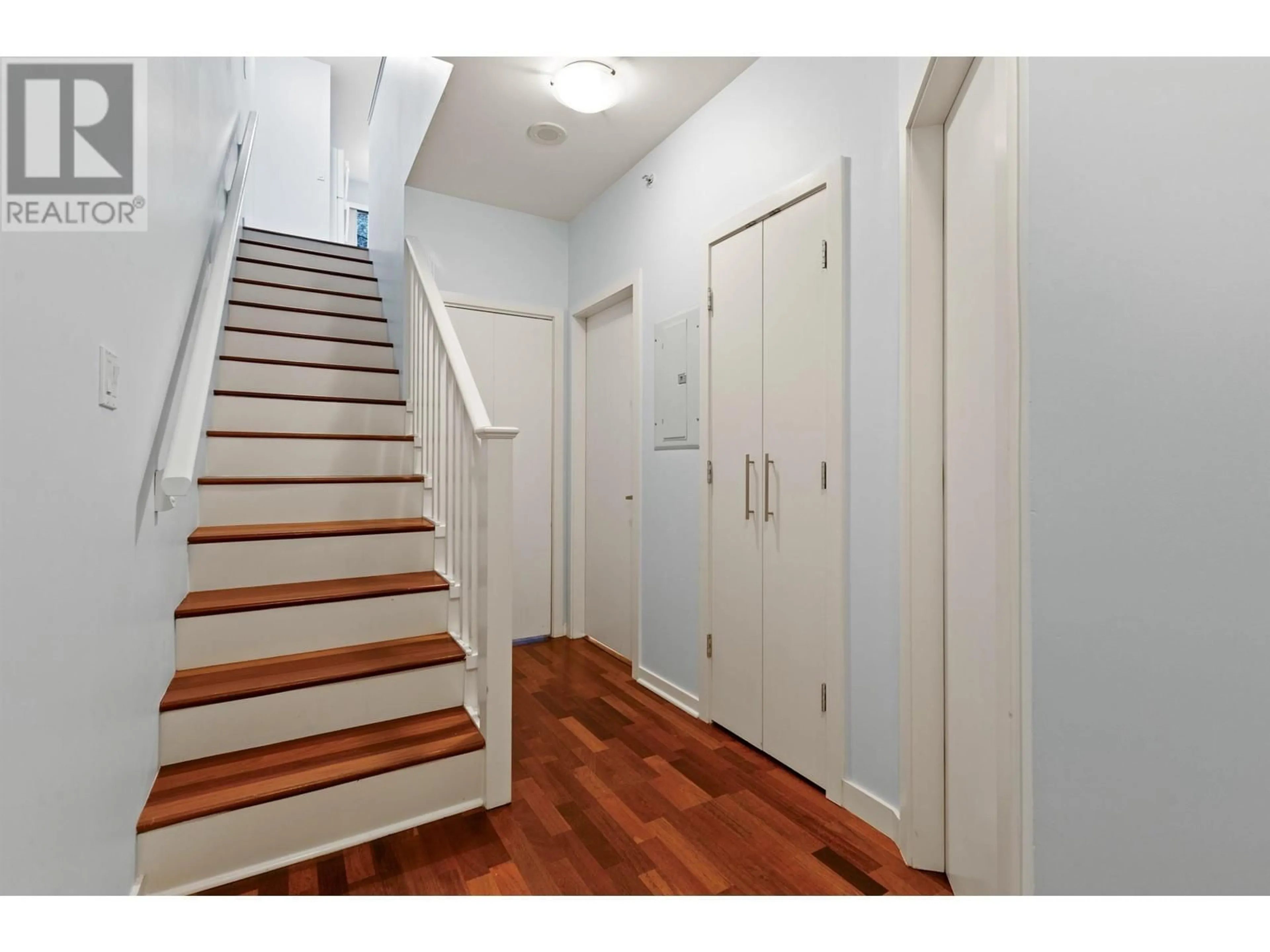 Indoor entryway for 975 BEATTY STREET, Vancouver British Columbia V6Z3C5