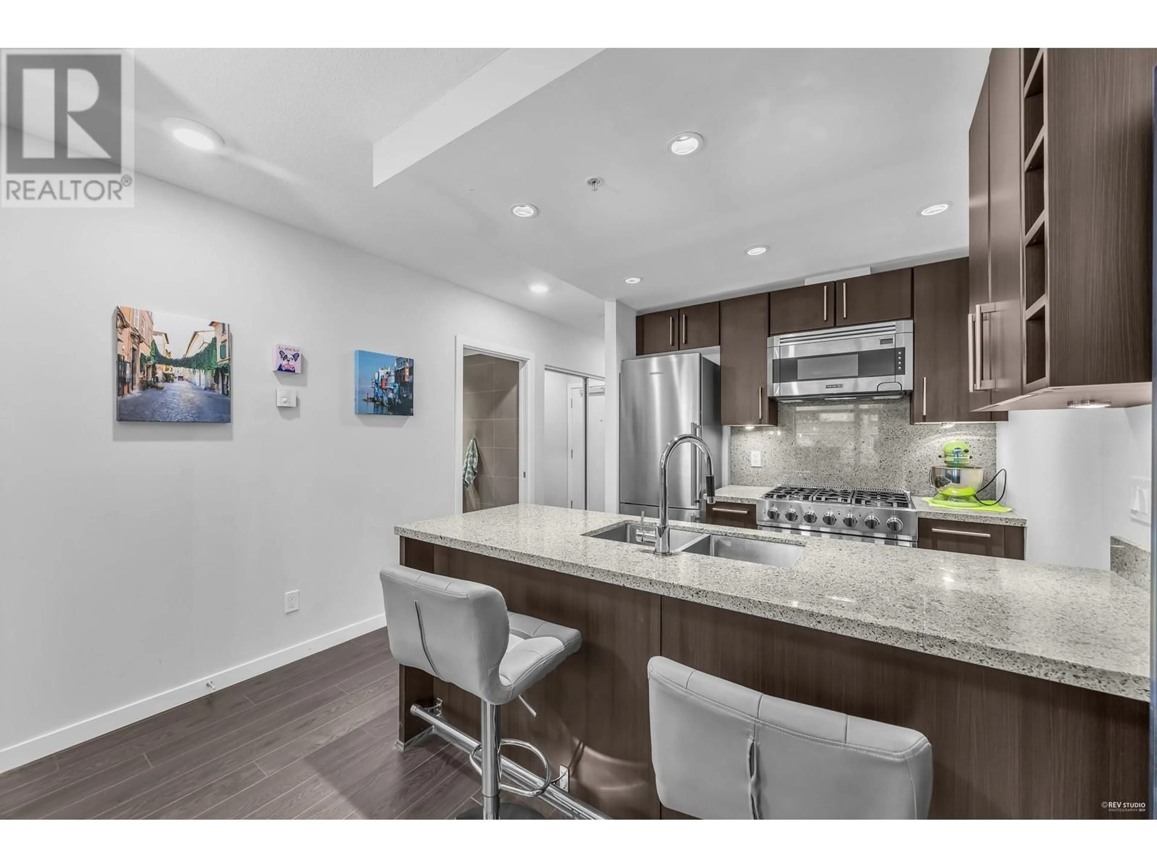 Open concept kitchen, unknown for 465 - 108 1ST AVENUE, Vancouver British Columbia V5Y0H4