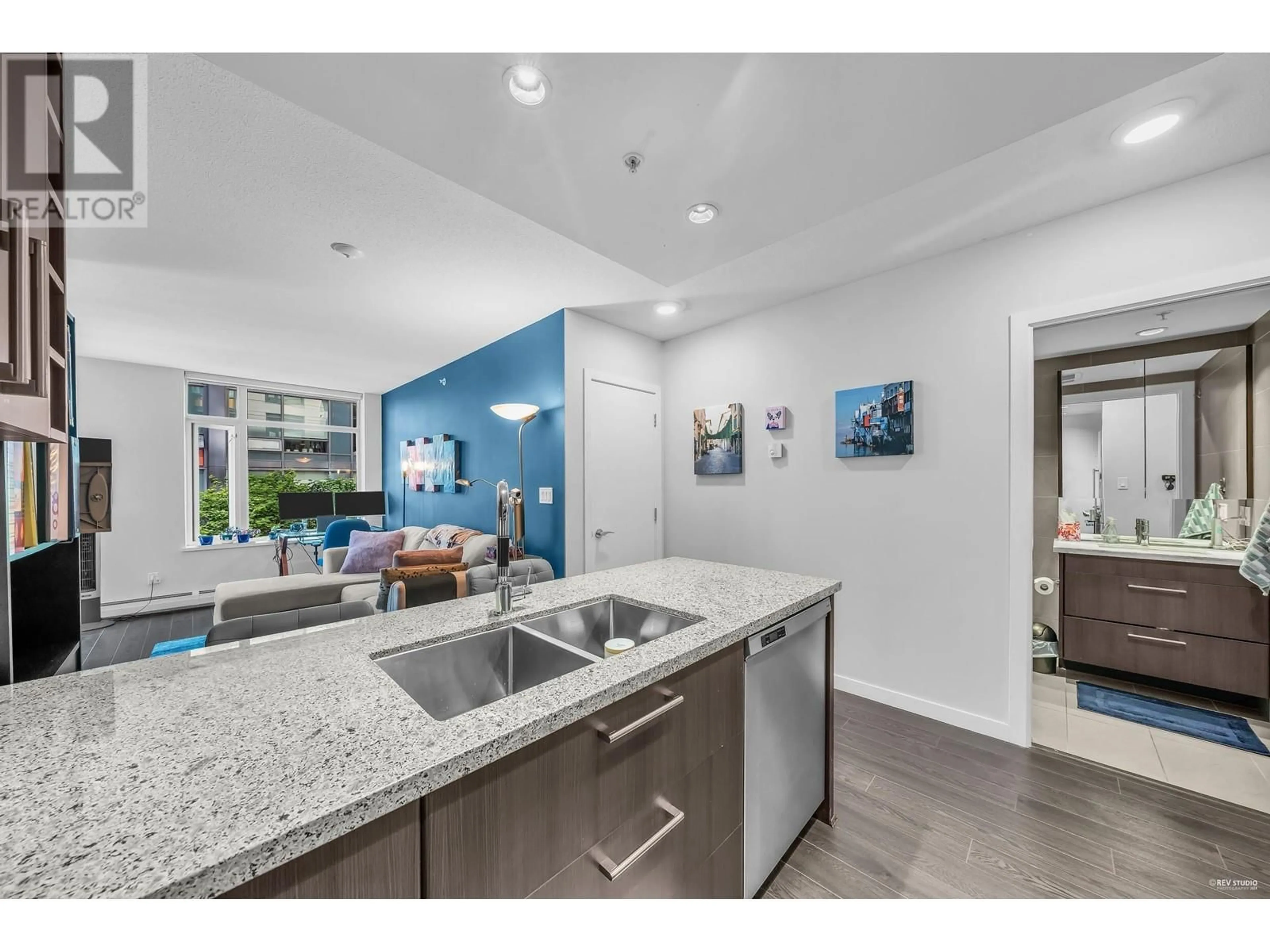 Open concept kitchen, unknown for 465 - 108 1ST AVENUE, Vancouver British Columbia V5Y0H4