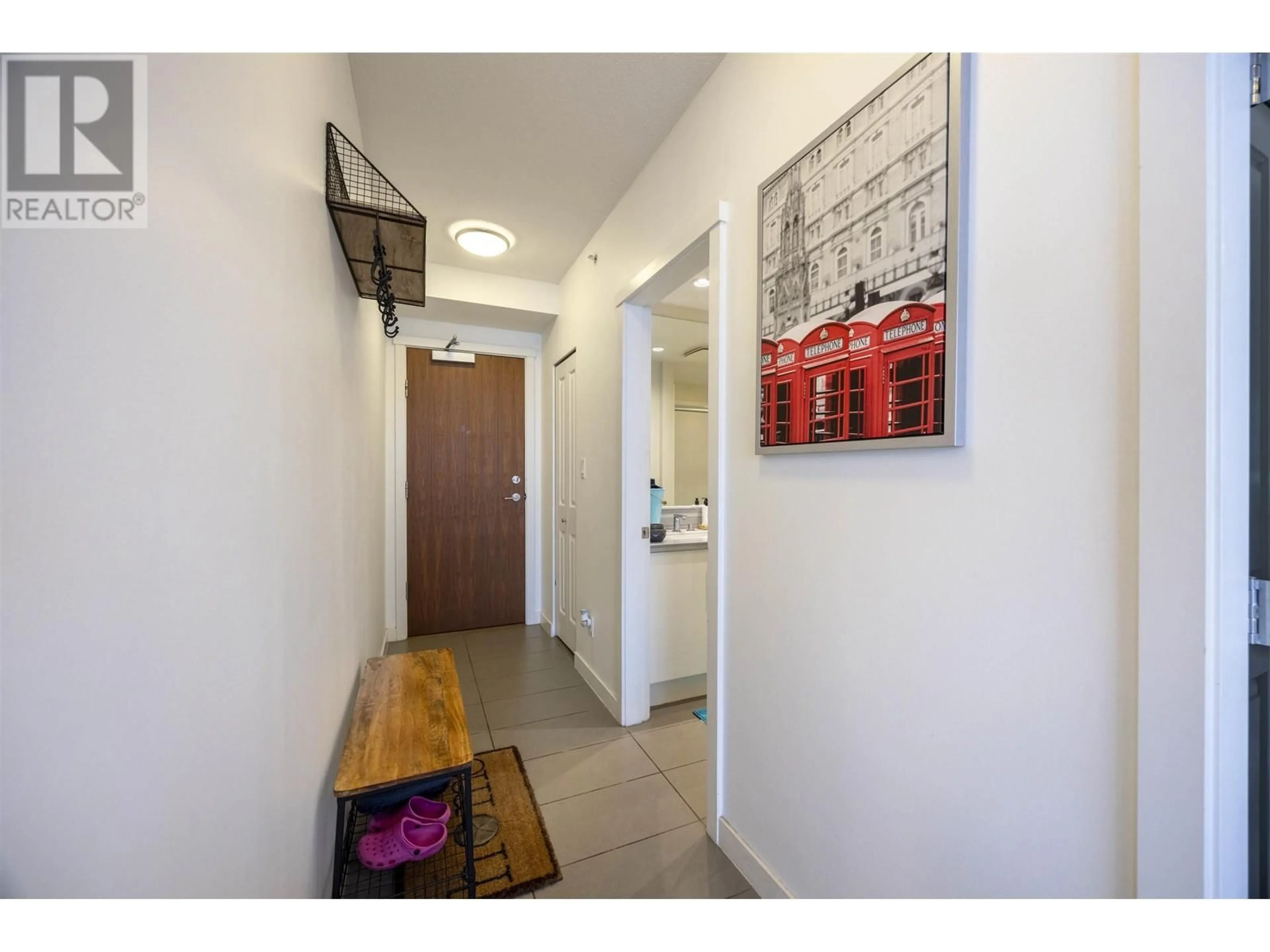 Indoor entryway for 2503 - 4880 BENNETT STREET, Burnaby British Columbia V5H0C1