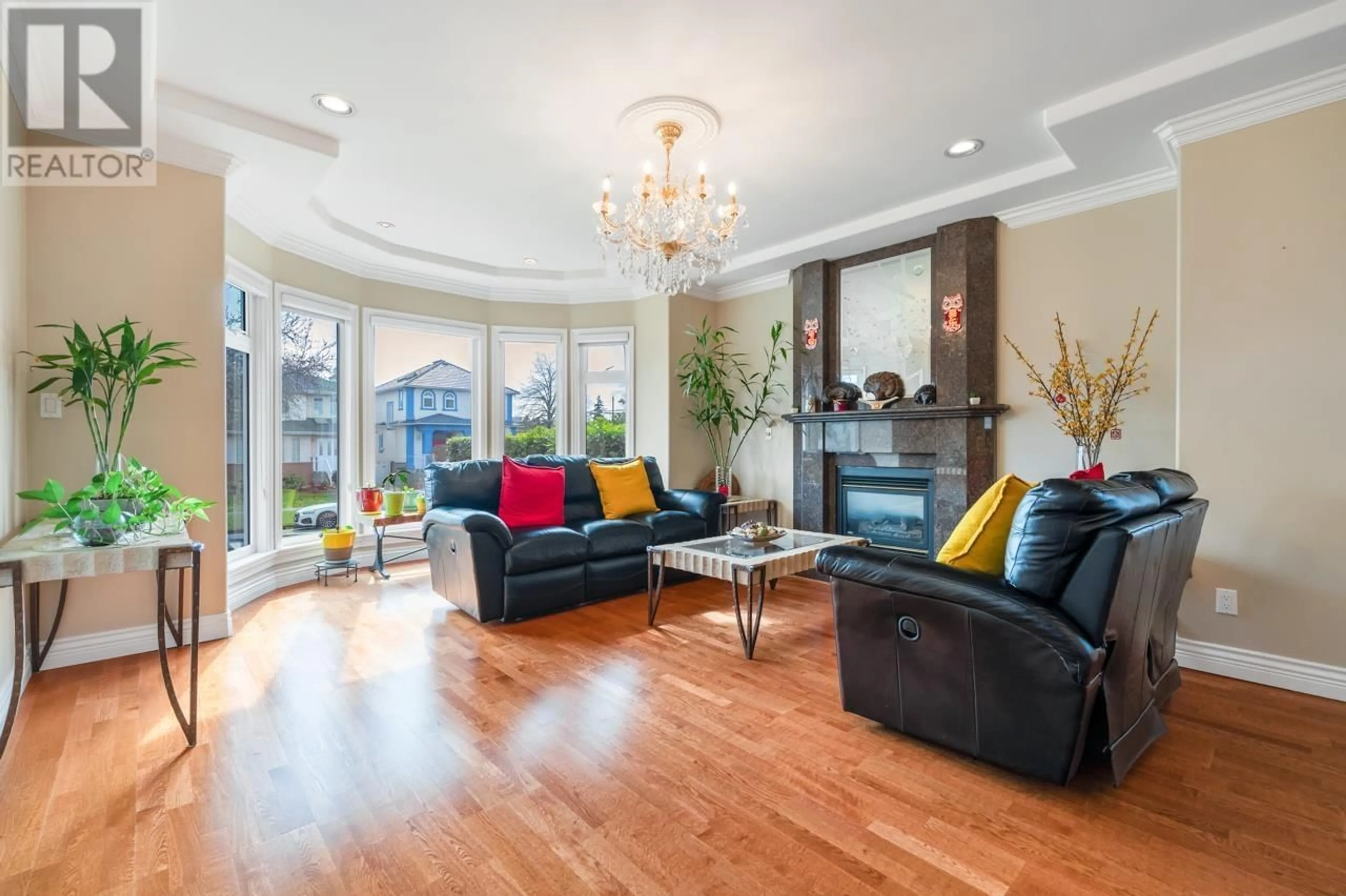 Living room with furniture, wood/laminate floor for 87 46TH AVENUE, Vancouver British Columbia V5Y2W8