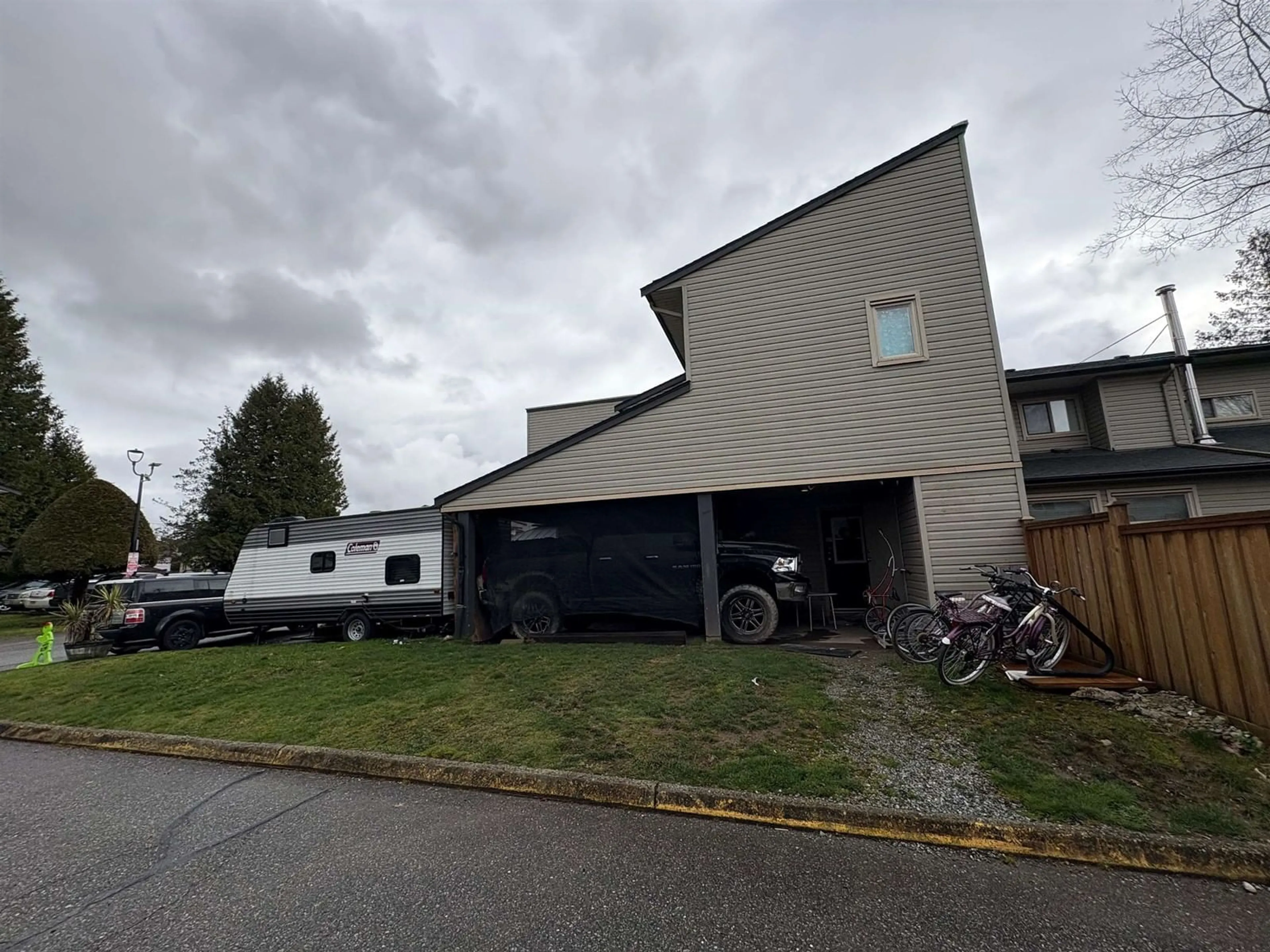 A pic from outside/outdoor area/front of a property/back of a property/a pic from drone, street for 40 - 27456 32, Langley British Columbia V4W3P1