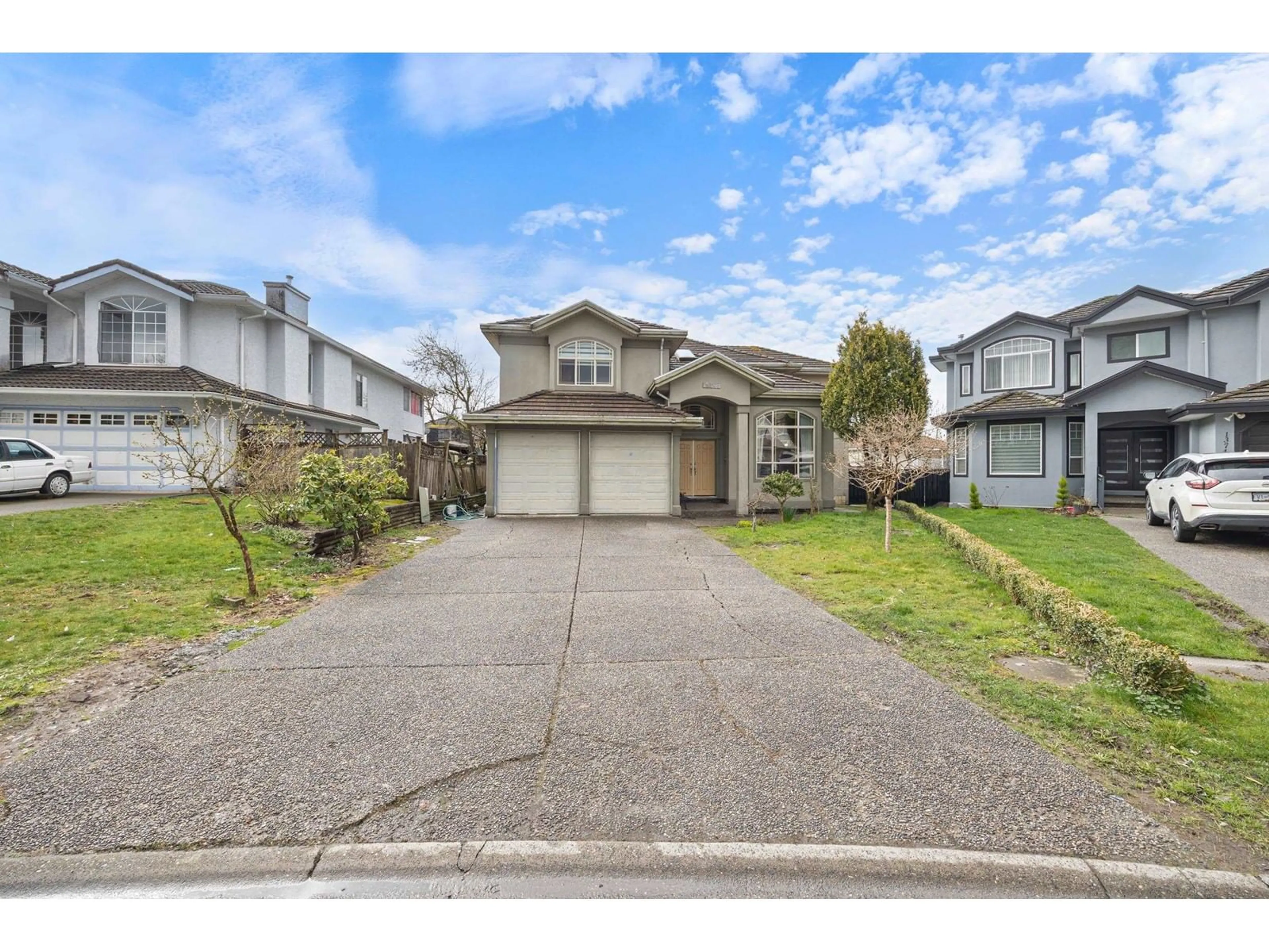 A pic from outside/outdoor area/front of a property/back of a property/a pic from drone, street for 13748 91A, Surrey British Columbia V3V5Y7