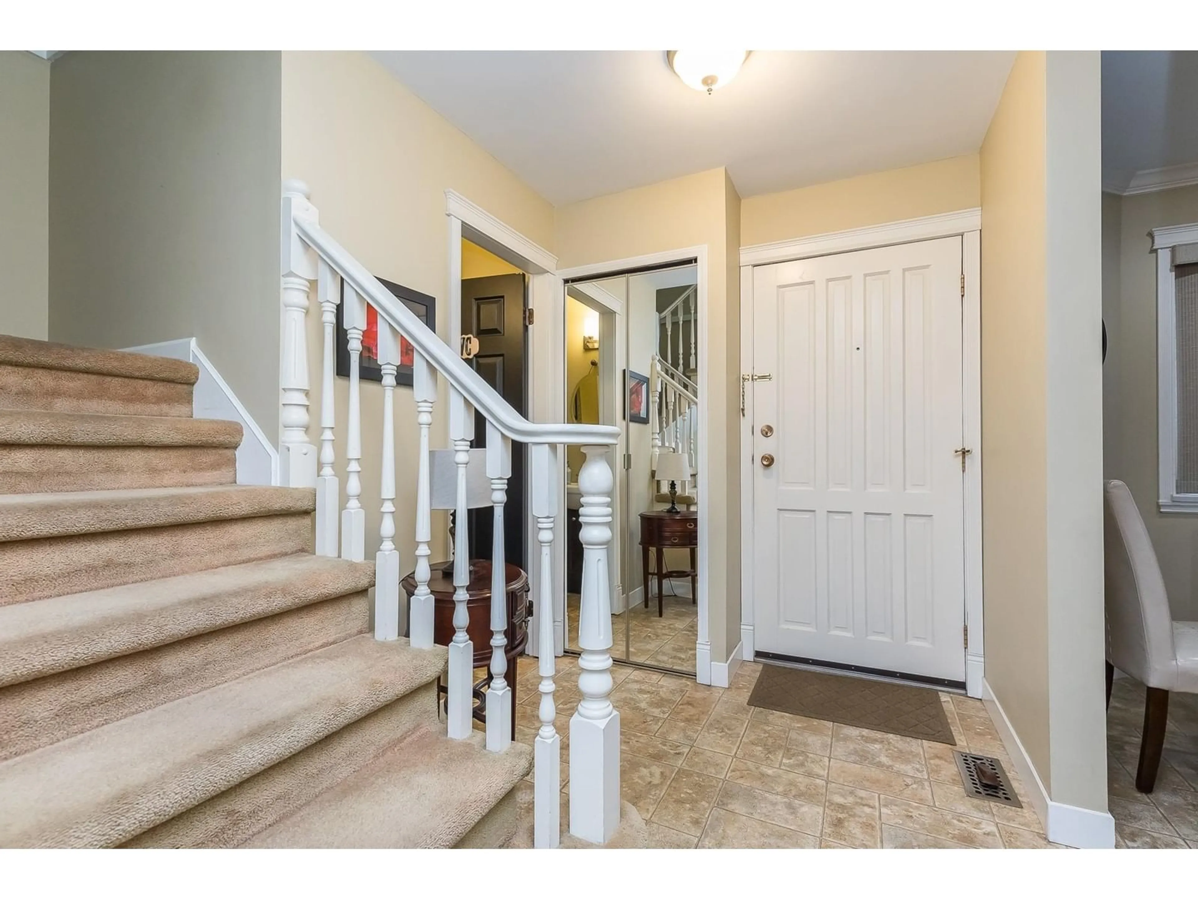 Indoor entryway for 42 - 2962 NELSON, Abbotsford British Columbia V2S7E9