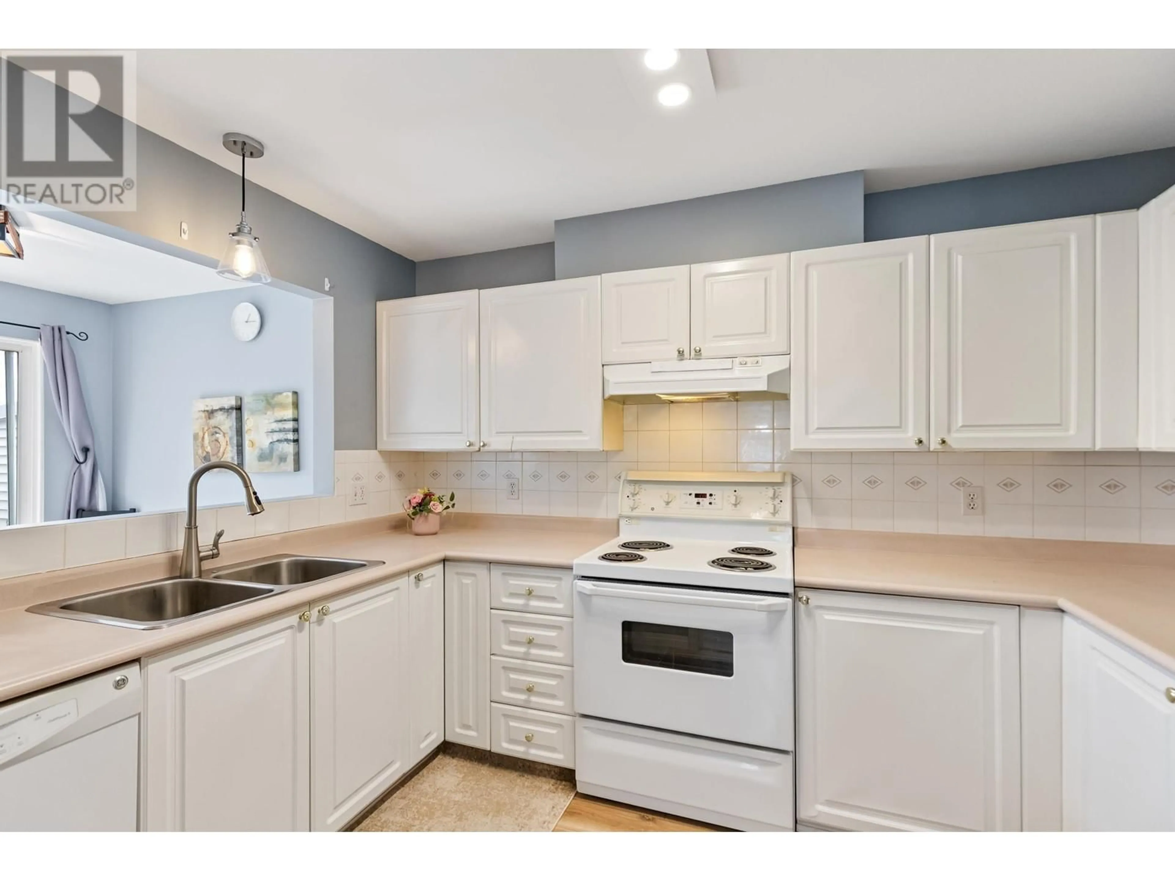 Standard kitchen, unknown for 17 - 11229 232 STREET, Maple Ridge British Columbia V2X2N4
