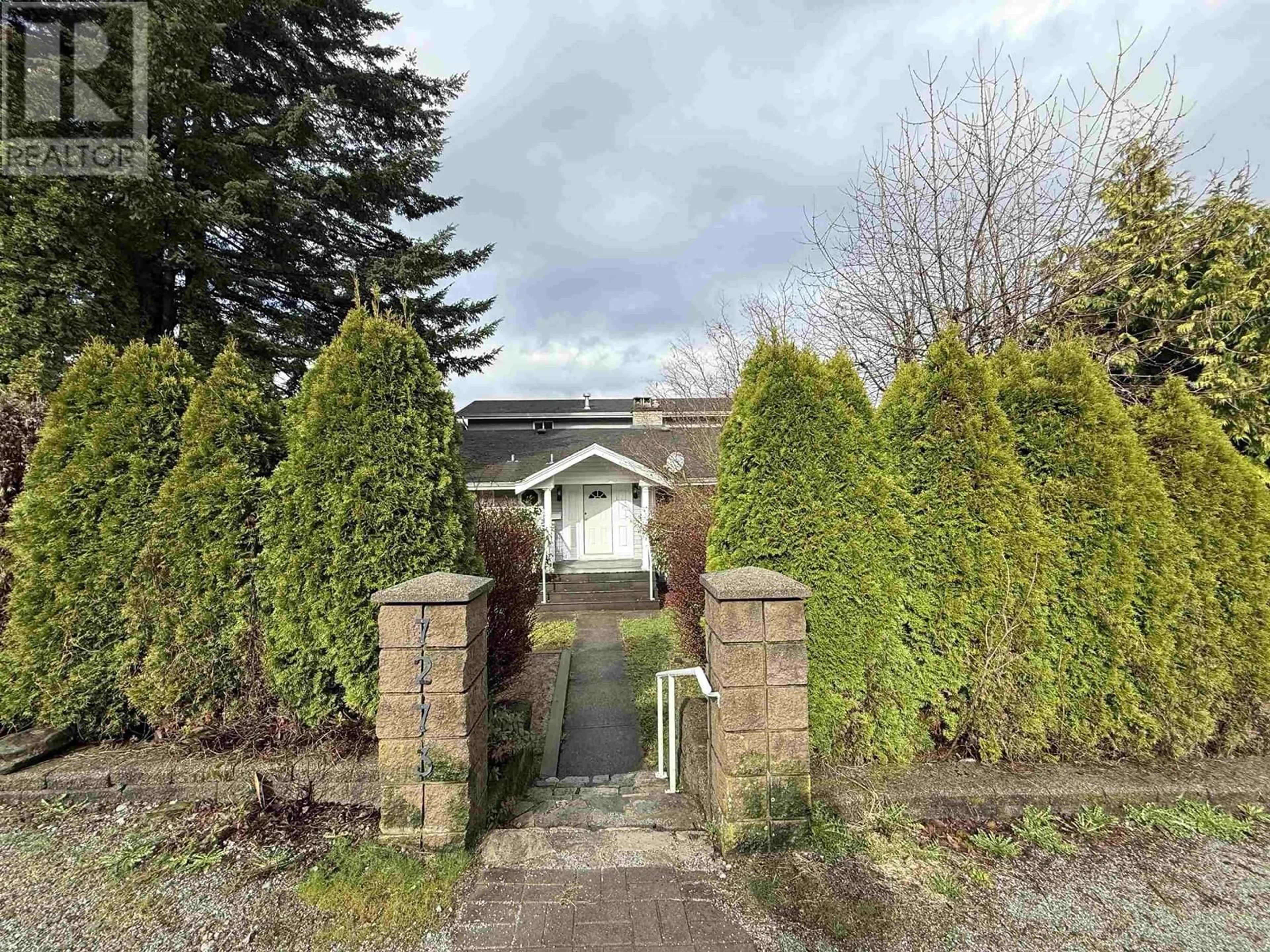 A pic from outside/outdoor area/front of a property/back of a property/a pic from drone, unknown for 7273 BRAESIDE DRIVE, Burnaby British Columbia V5A1E9