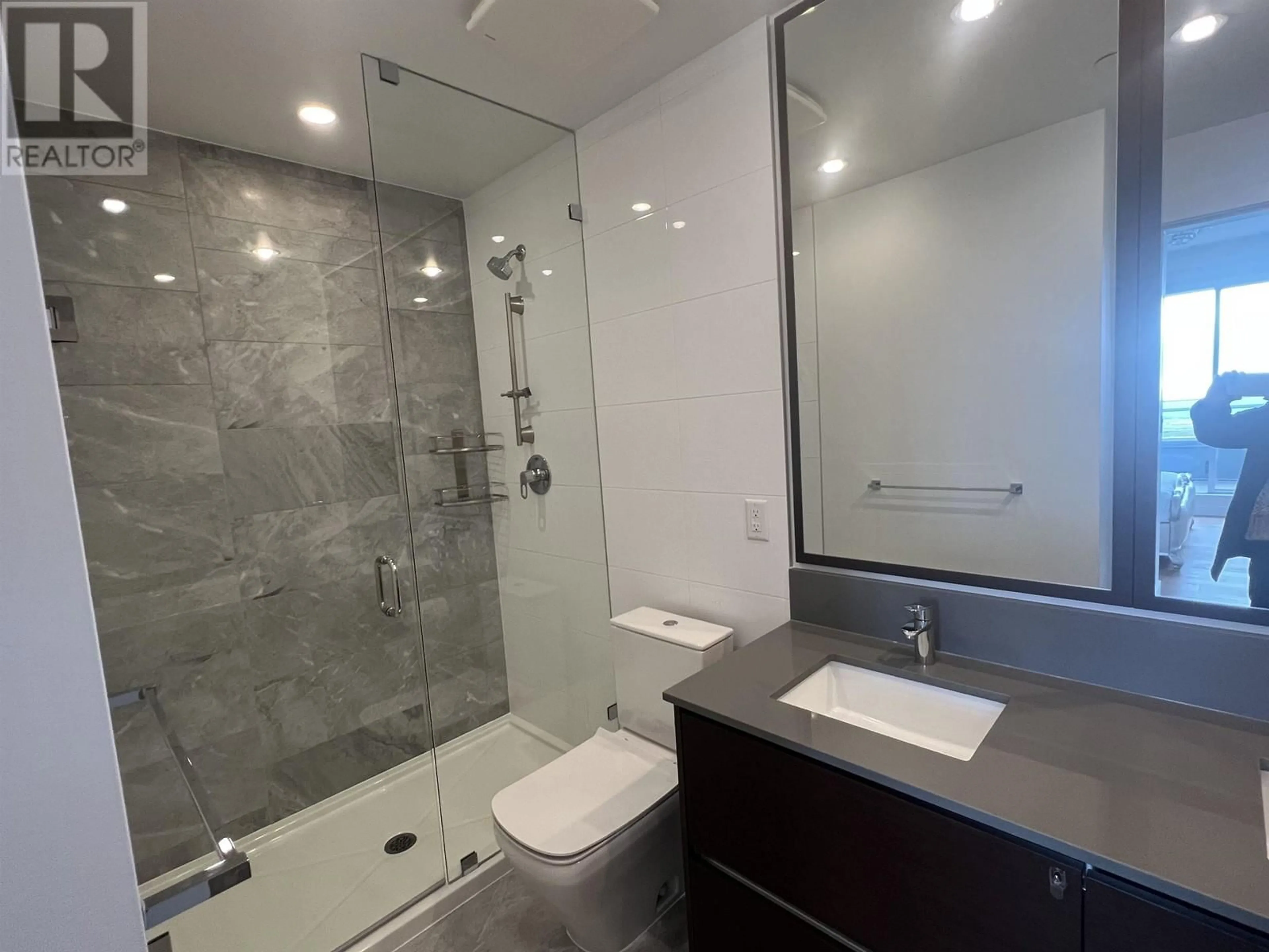 Standard bathroom, ceramic/tile floor for 5302 - 4670 ASSEMBLY WAY, Burnaby British Columbia V5H0H3