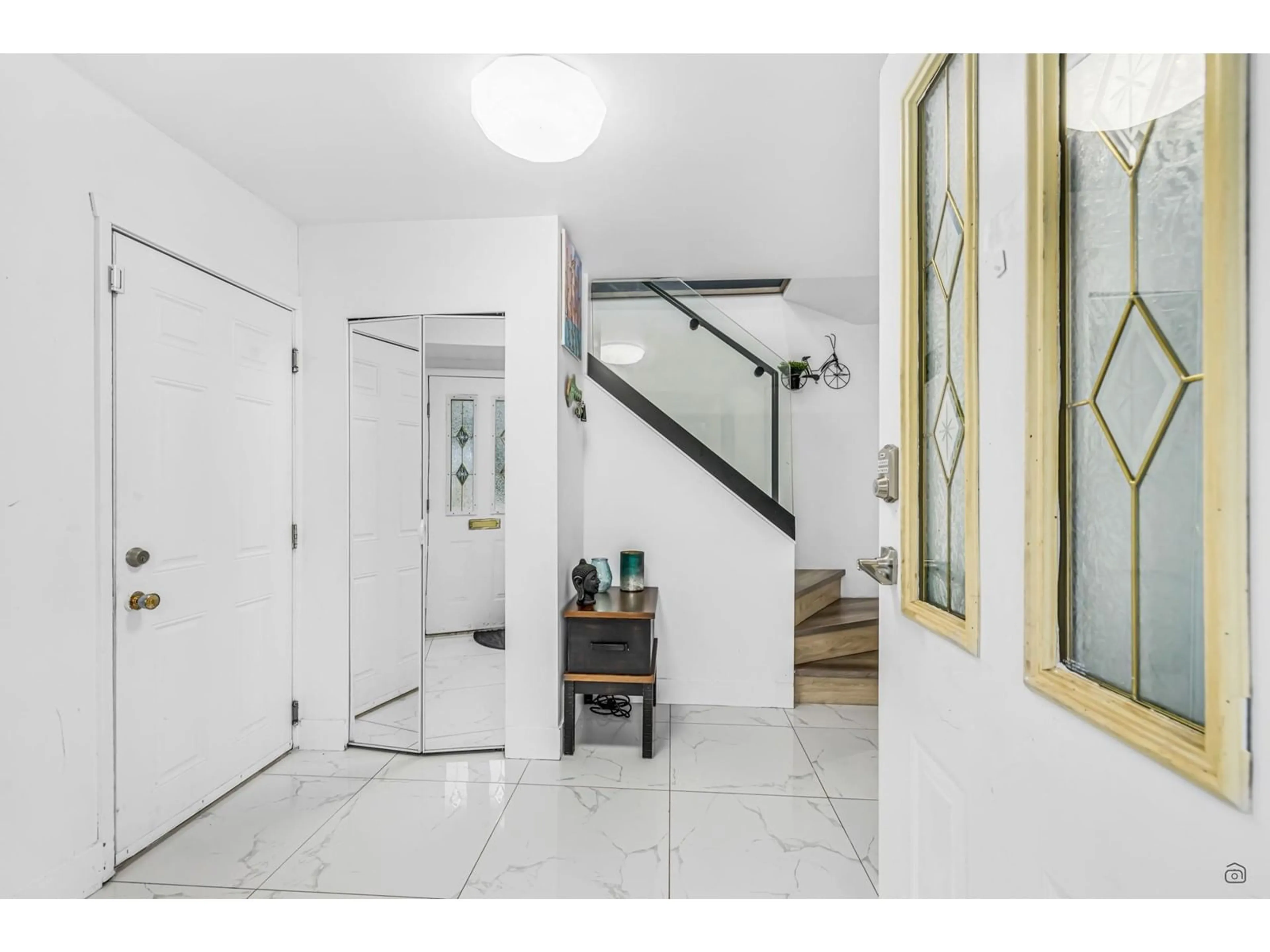 Indoor foyer for 11761 92, Delta British Columbia V4C3L3